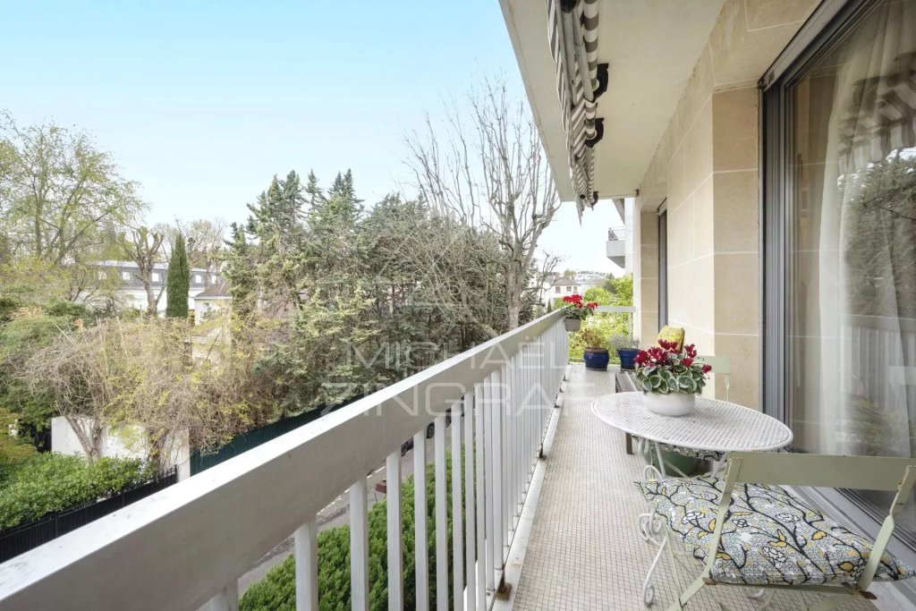 Apartment for sale in Neuilly-sur-seine — Apartment in Neuilly-Sur-Seine