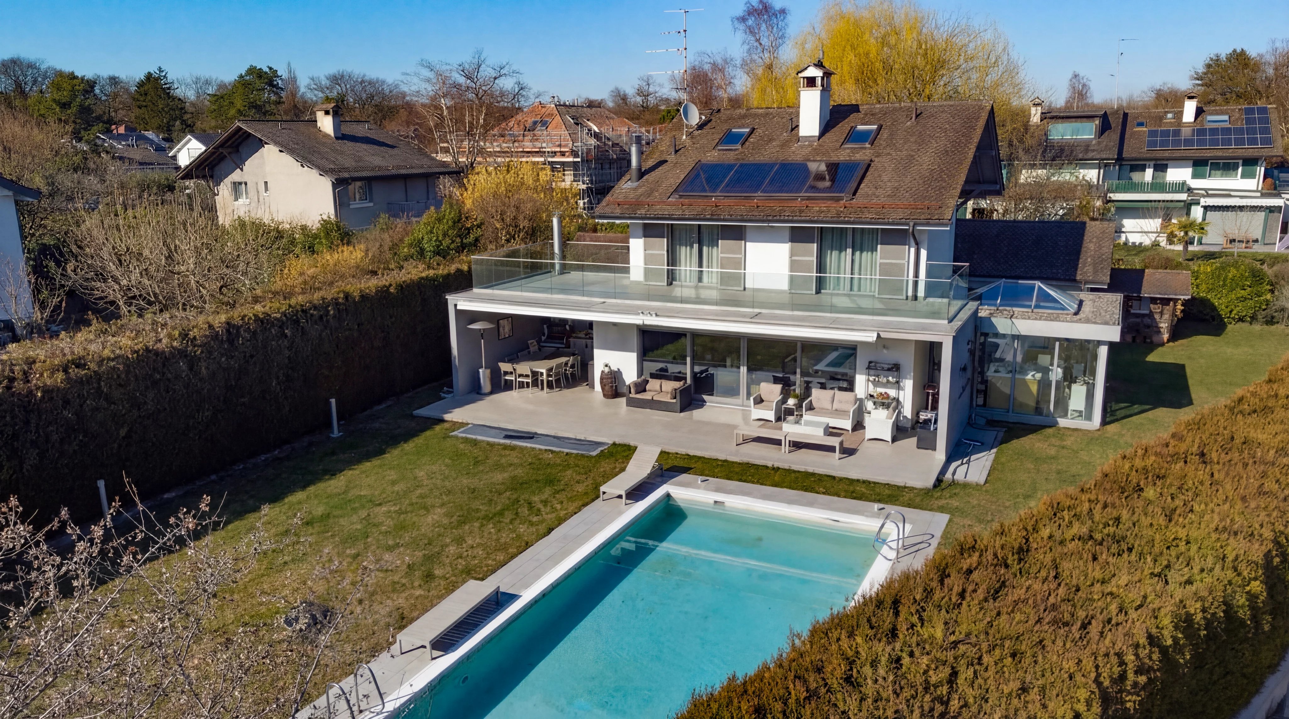 Villa de 330 m2 avec piscine et beau terrain
