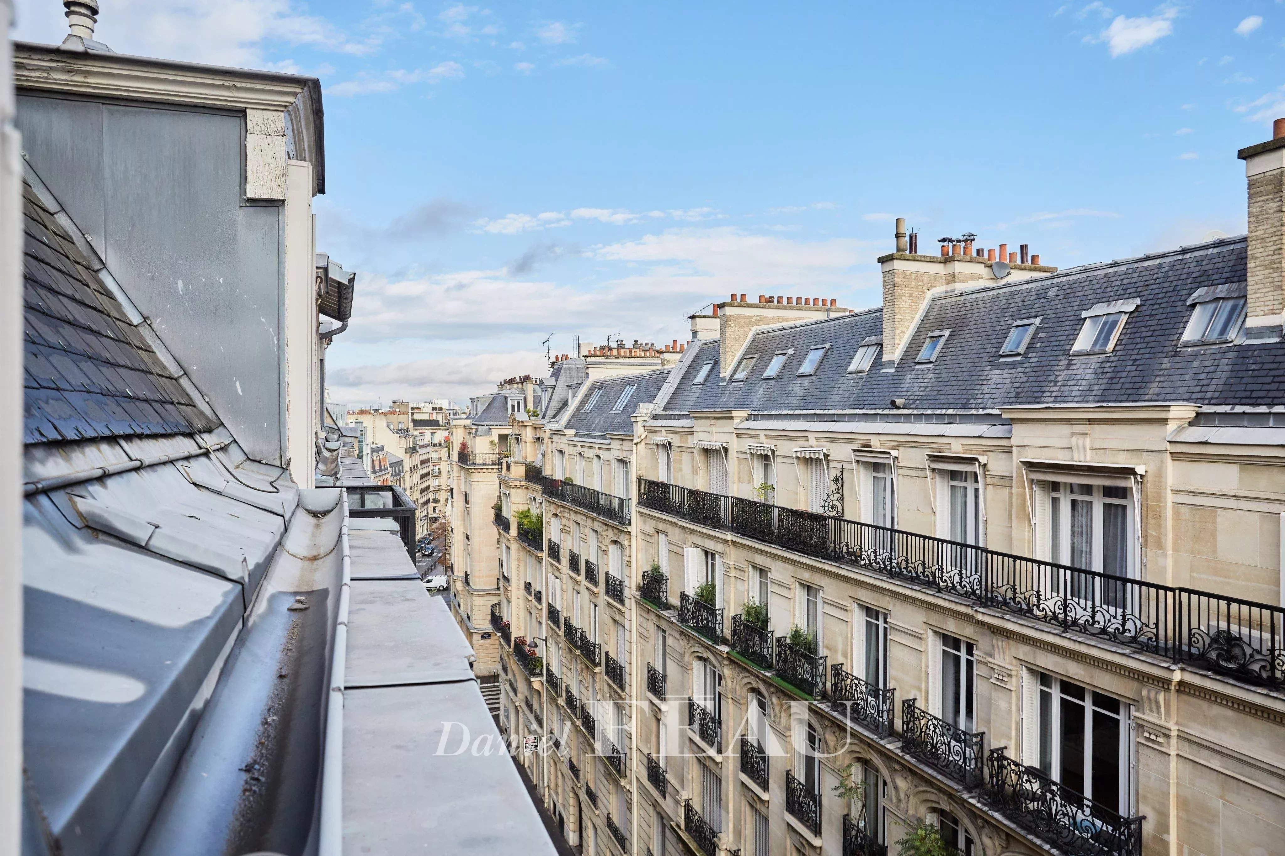 Sale Apartment Paris 16th