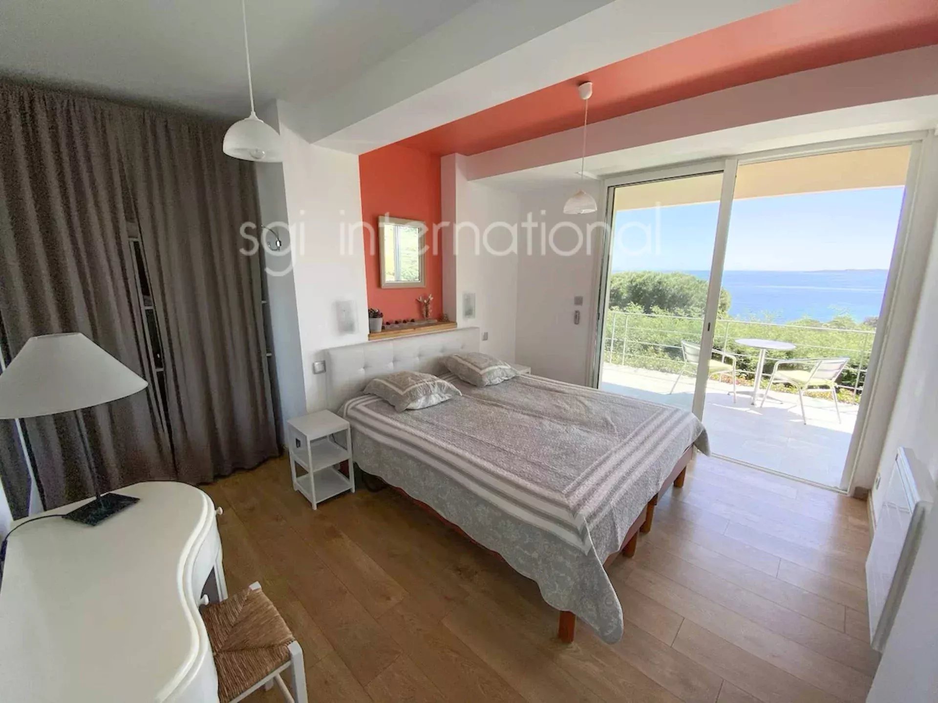 Sainte-Maxime – Moderne Villa mit Panoramablick auf das Meer