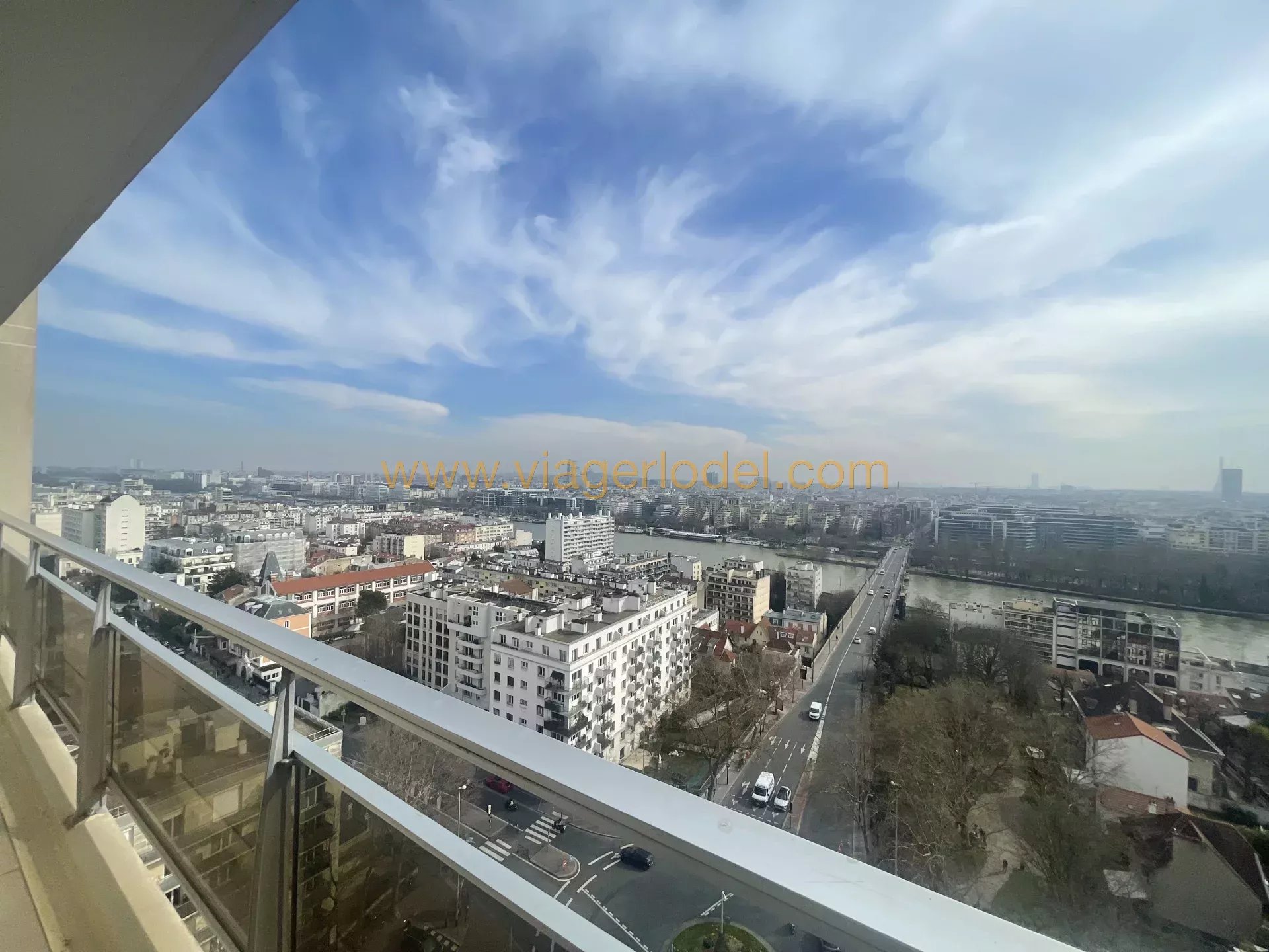 Ref. 9782 - TERM SALE - COURBEVOIE (92) - Rented 3-room apartment
