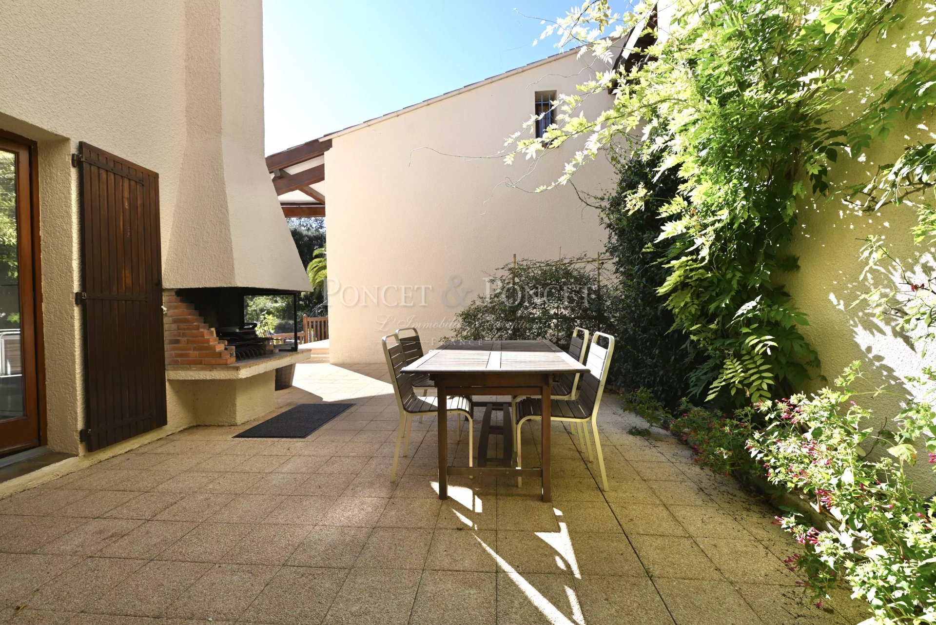 4 Bedroom Villa/Townhouse's Image 14