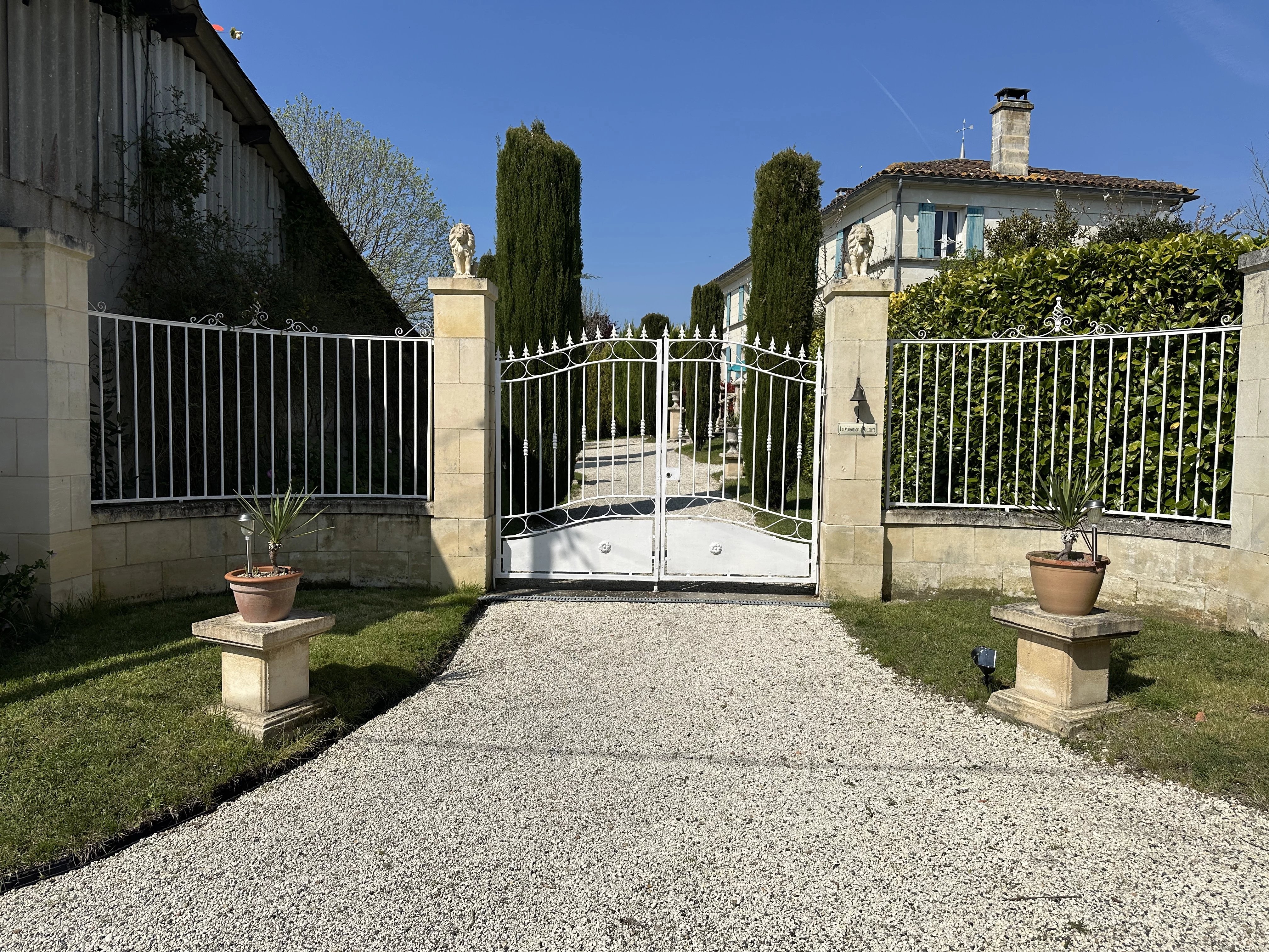 House in Saint-Fort-sur-Gironde - view 1