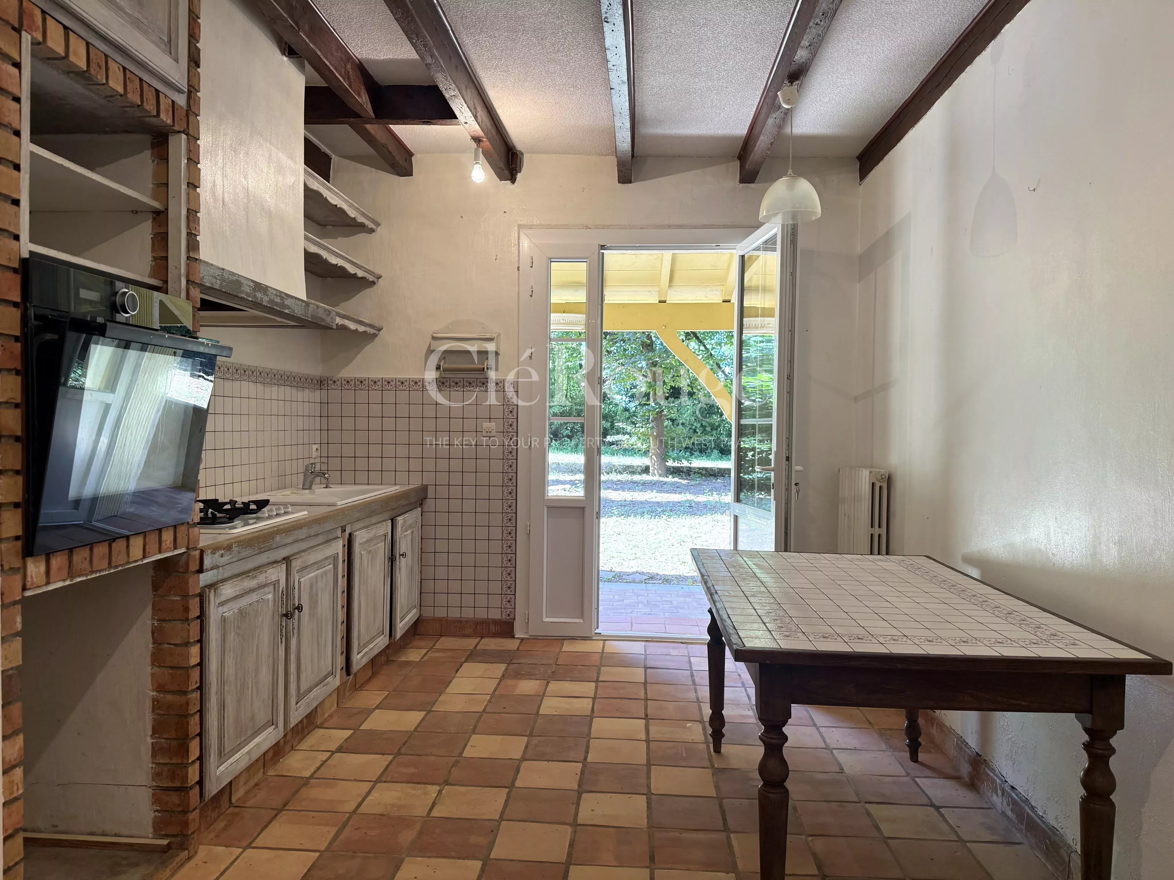 Close to Duras - Characterful and spacious property with swimming pool and stunning views