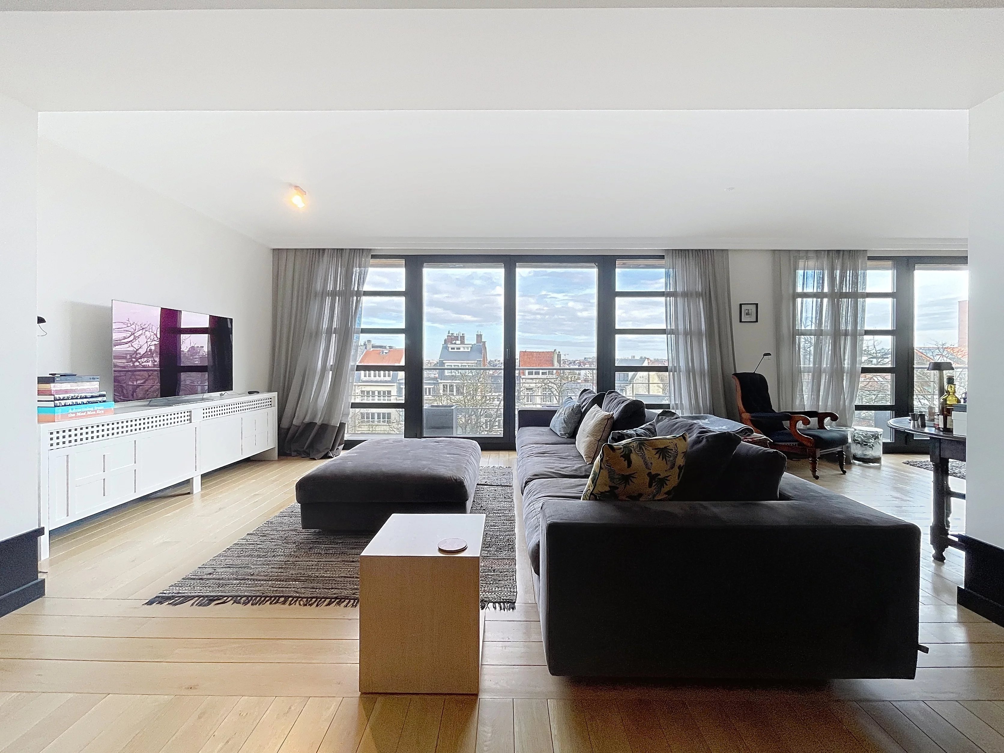 Avenue Louise/ Etangs dIxelles- Appartement de standing - Garage