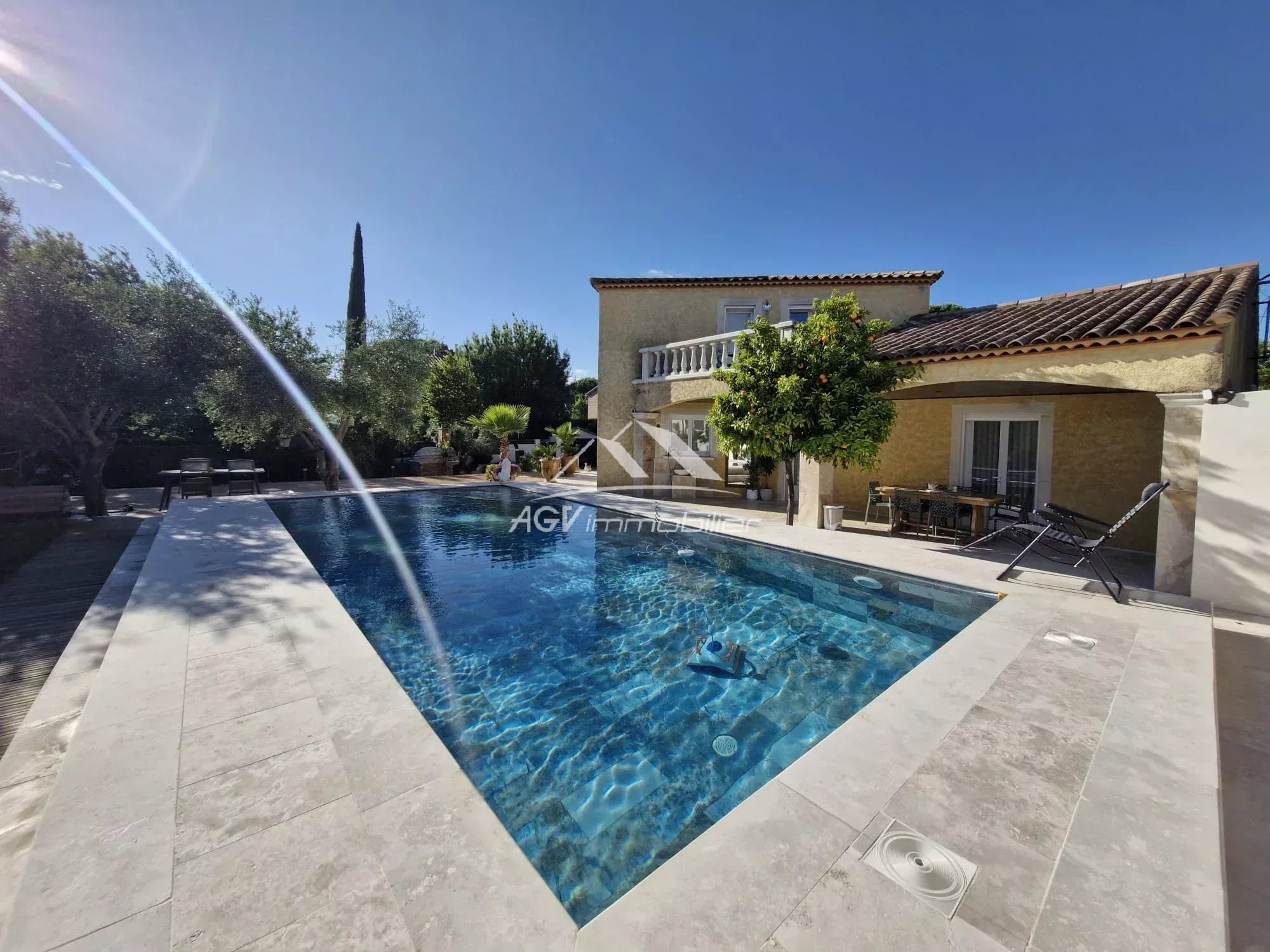 A Alès, maison 165 m², avec piscine garage, abris voiture et terrain de pétanque sur 1161 m² de terrain