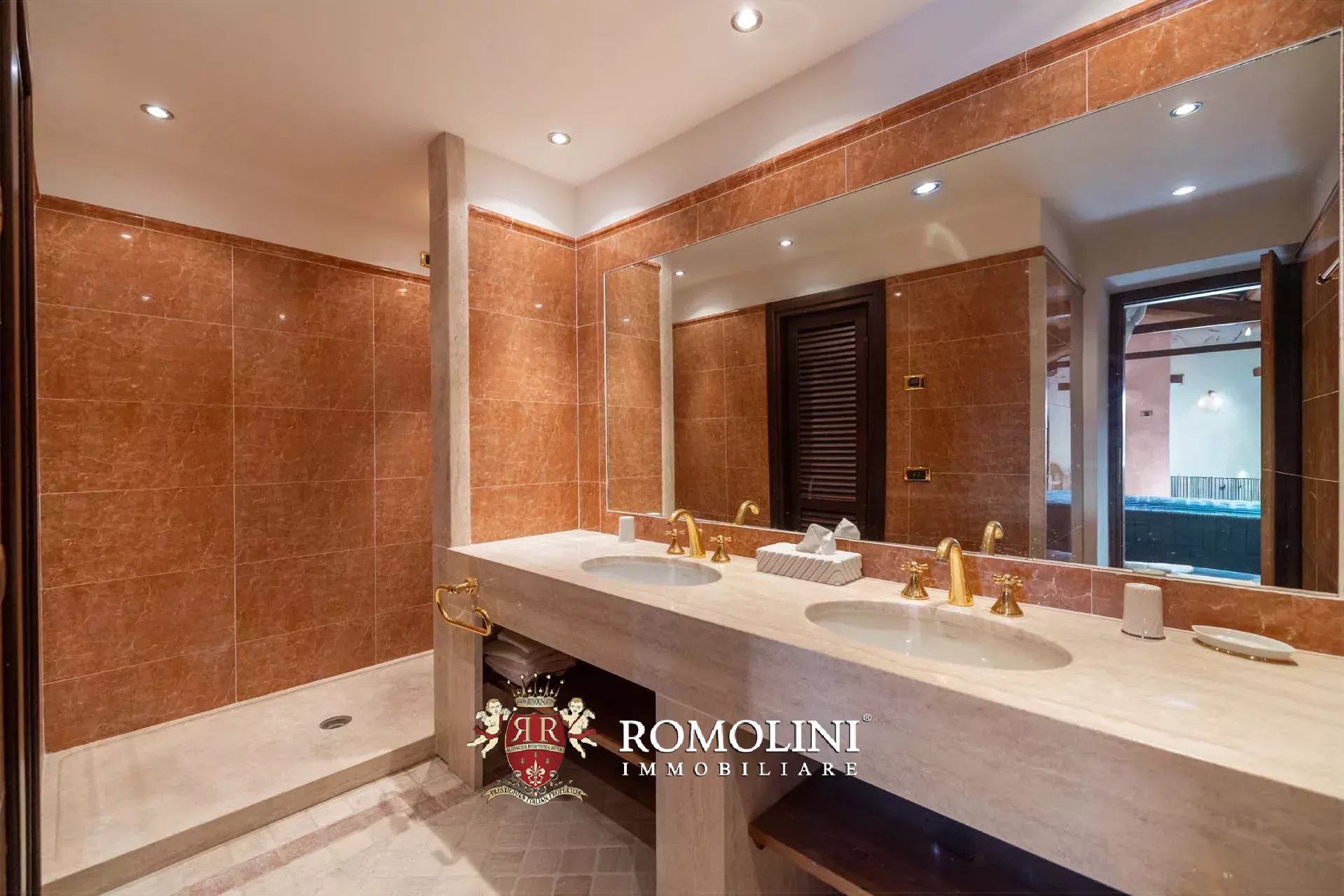 10 Bedroom Villa/Townhouse's Image 150