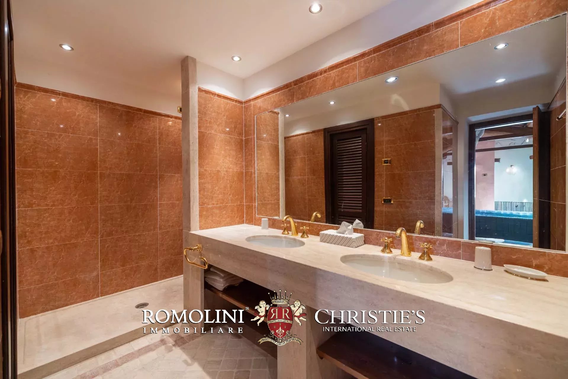 10 Bedroom Villa/Townhouse's Image 150