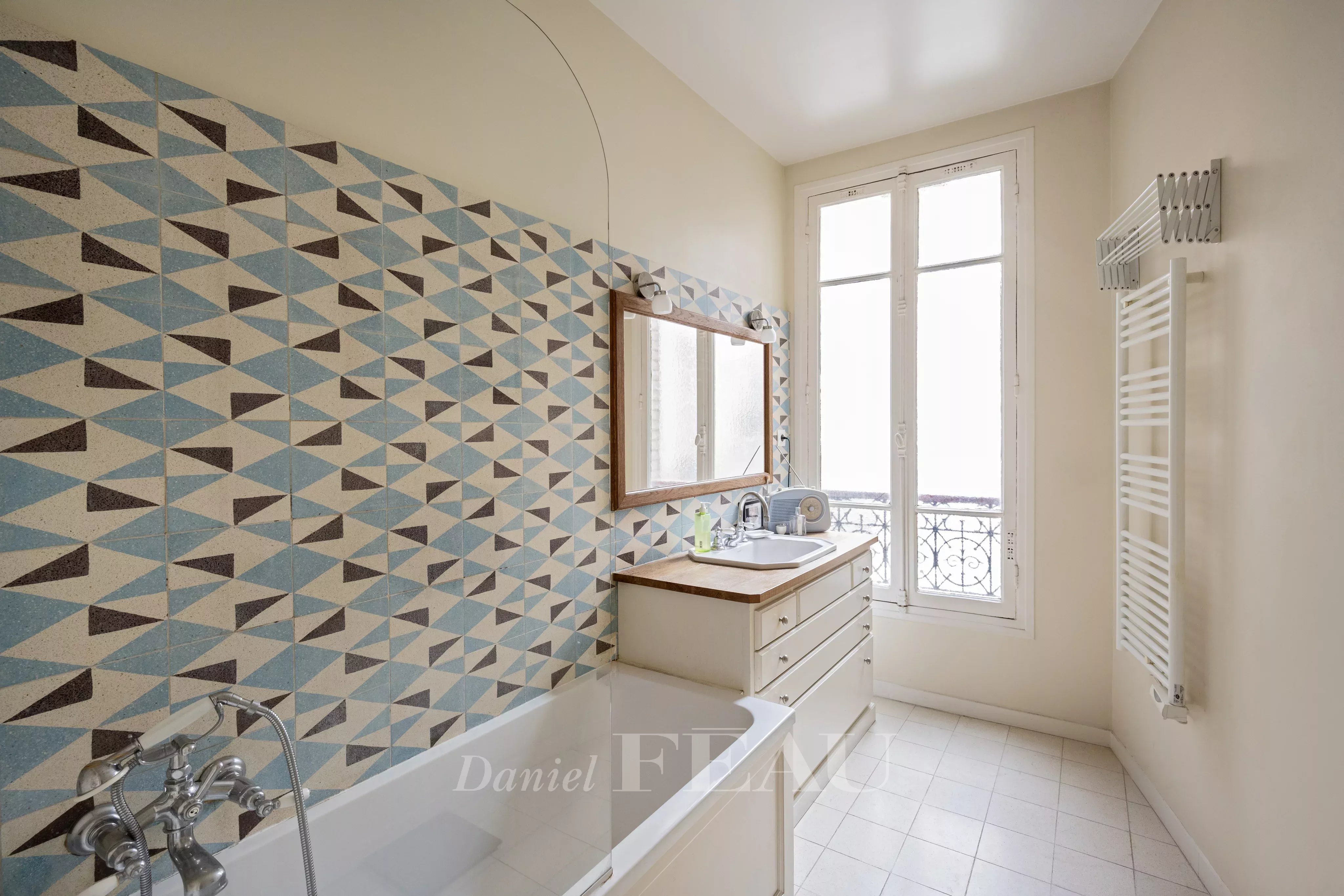 Sale Apartment Paris 3rd
