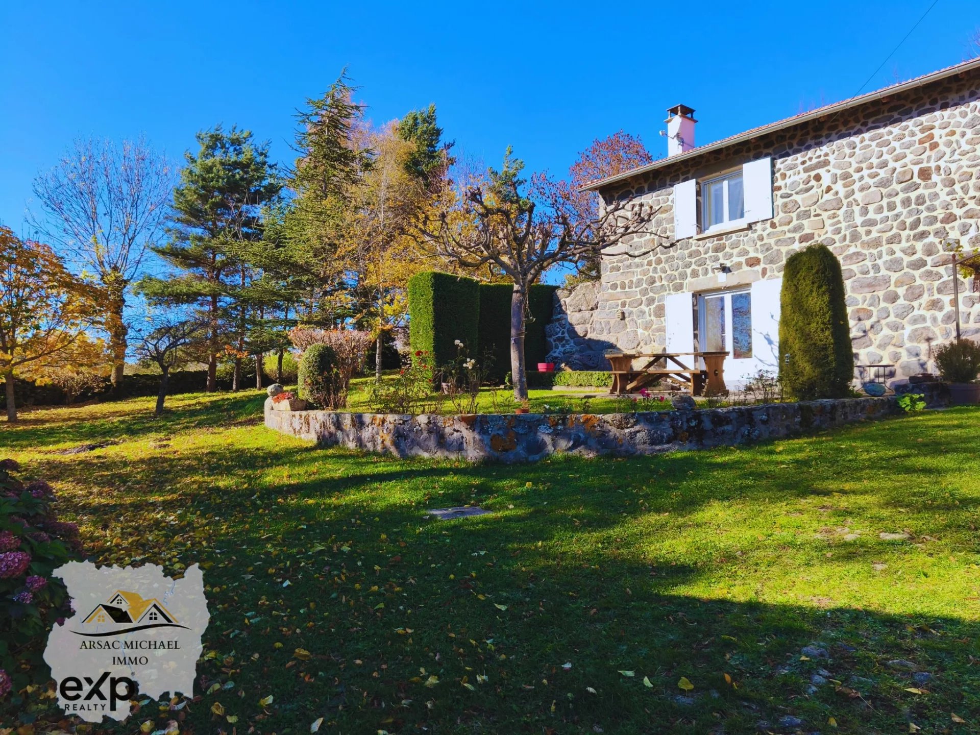Maison en pierre au calme