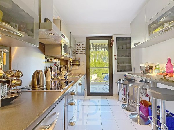 Luxury 2-Bedroom Apartment in Exclusive Cannes Residential Estate — photo 5