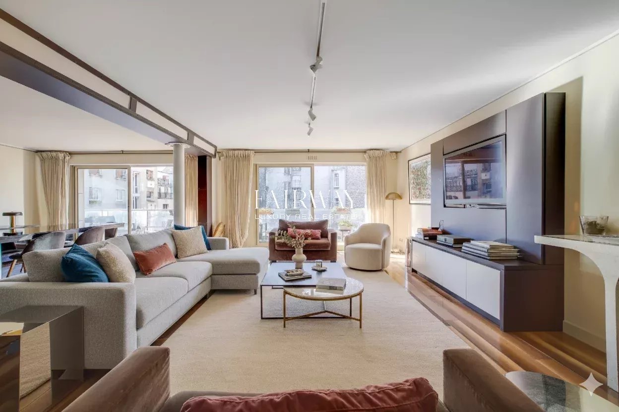 Prestigious family apartment of 261m² with 5 bedrooms and terrace in the 16th arrondissement of Paris