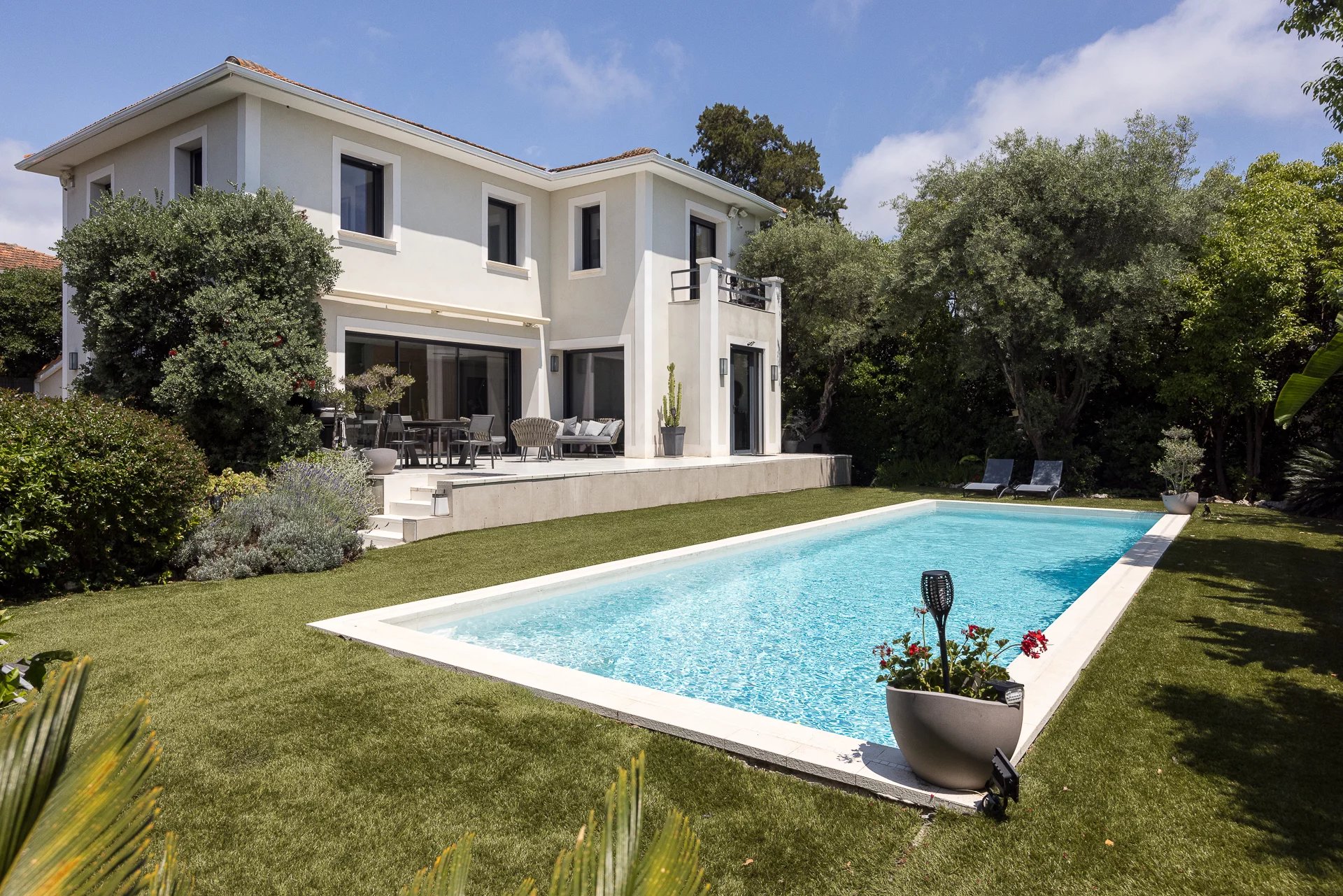 Proche Cannes - Juan-les-Pins - Villa moderne à pied de la plage