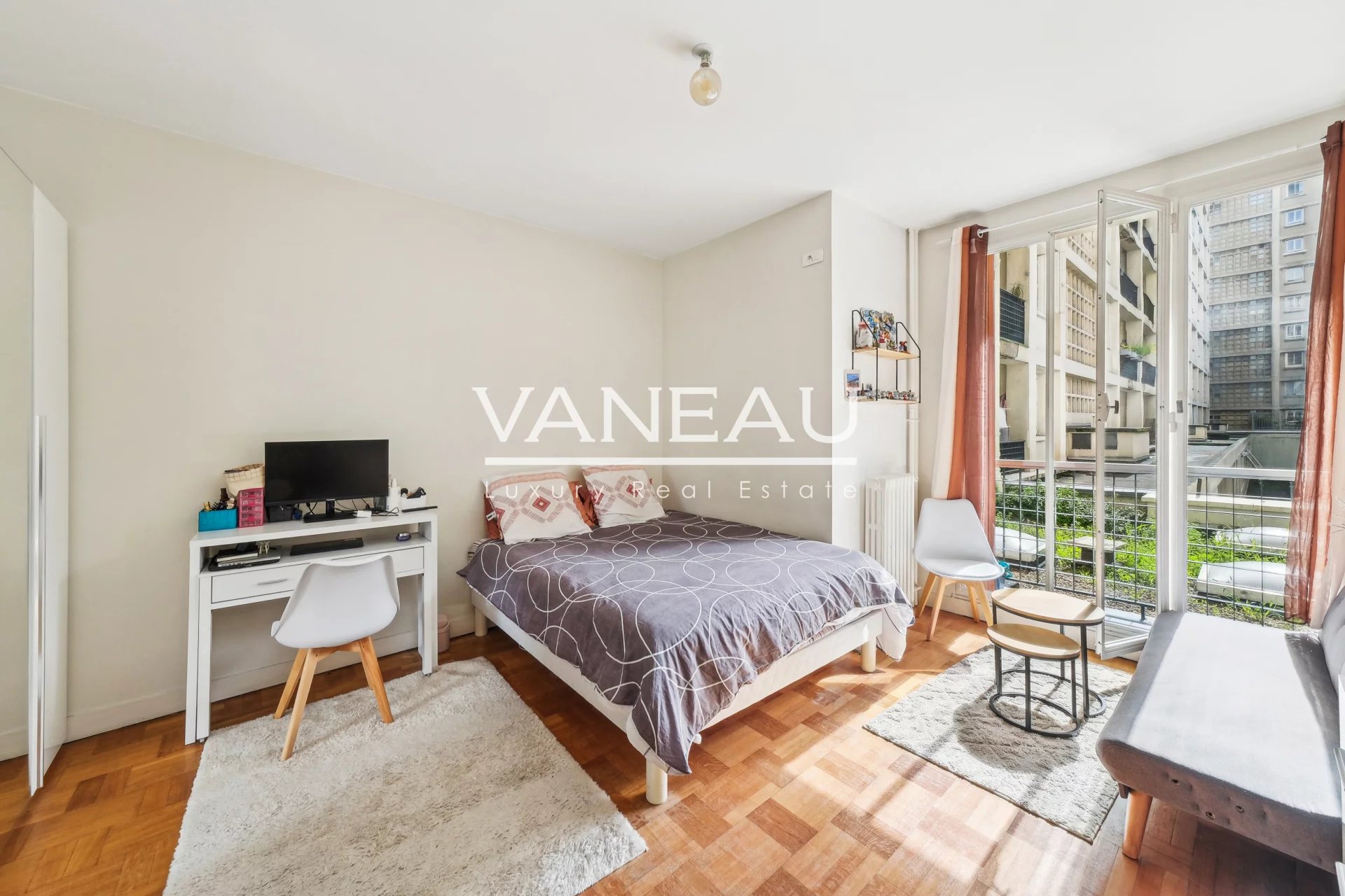 BOULOGNE - Porte de Saint Cloud  -  Grand studio - idéal investisseur ou primo-accédant -