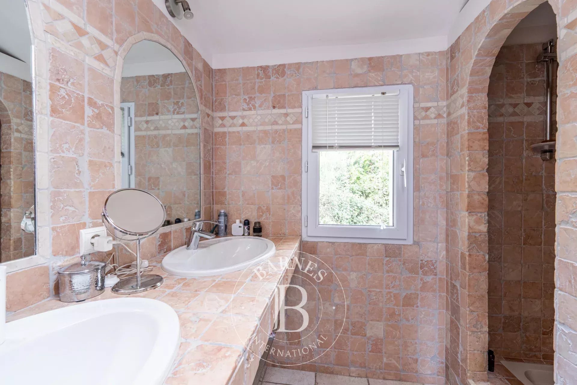 AIX EN PROVENCE - PANORAMIC VIEW - 200SQM - 5 BEDROOMS -  POOL - GARDEN 4 000 SQM - picture 11