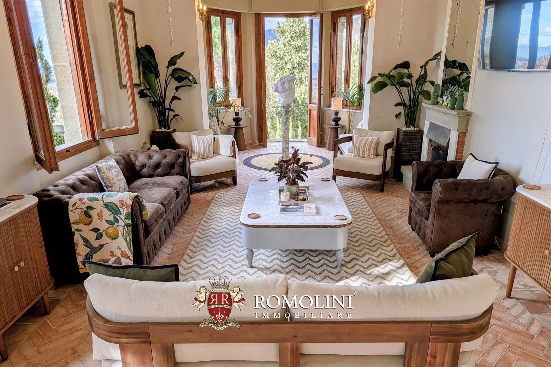 6 Bedroom Villa/Townhouse's Image 3