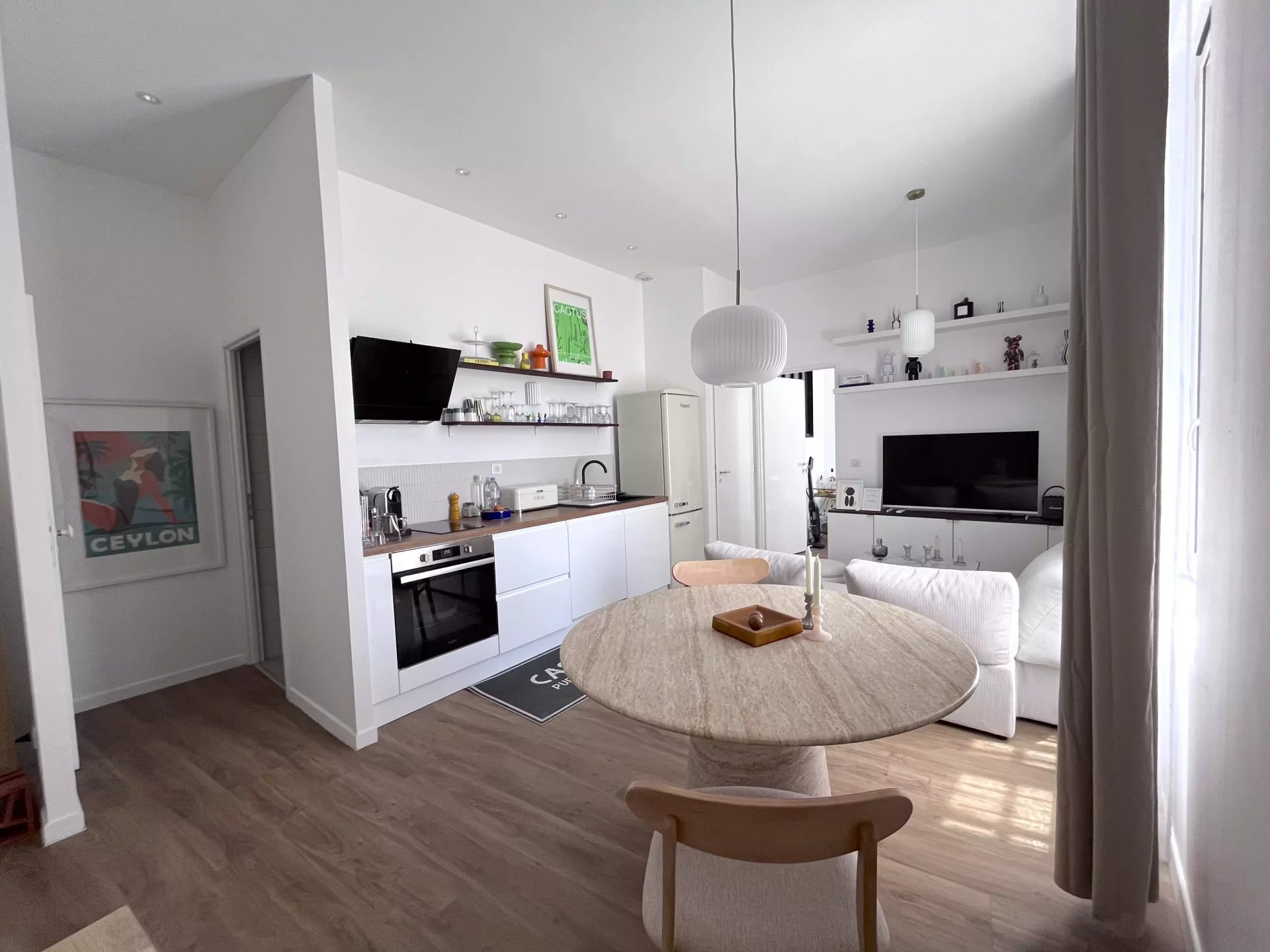 NIMES - CENTRE VILLE - ARENES - MAISON DE VILLE + APPARTEMENT  - TERRASSE - GARAGE - CAVE