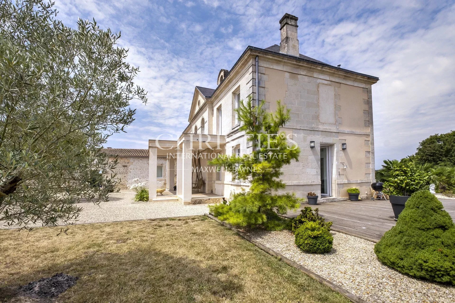 6 Bedroom Villa/Townhouse's Image 37