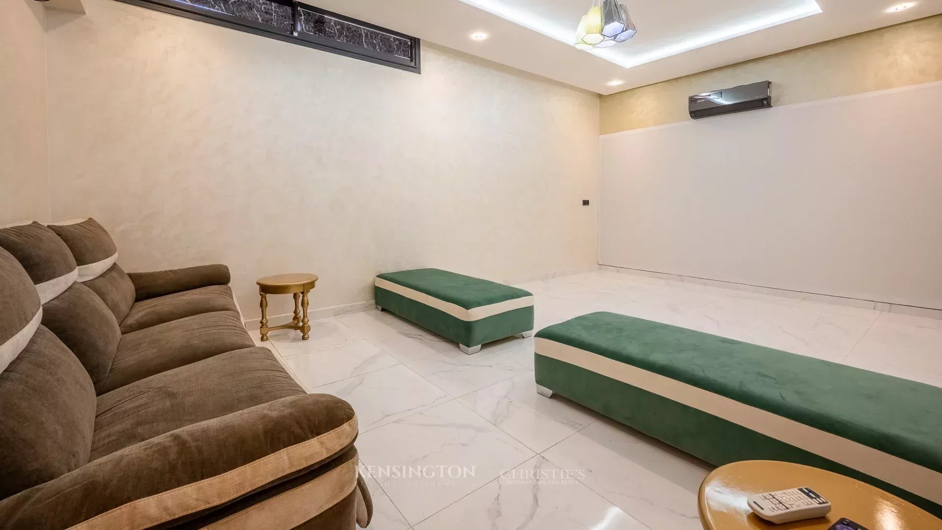 6 Bedroom Villa/Townhouse's Image 14
