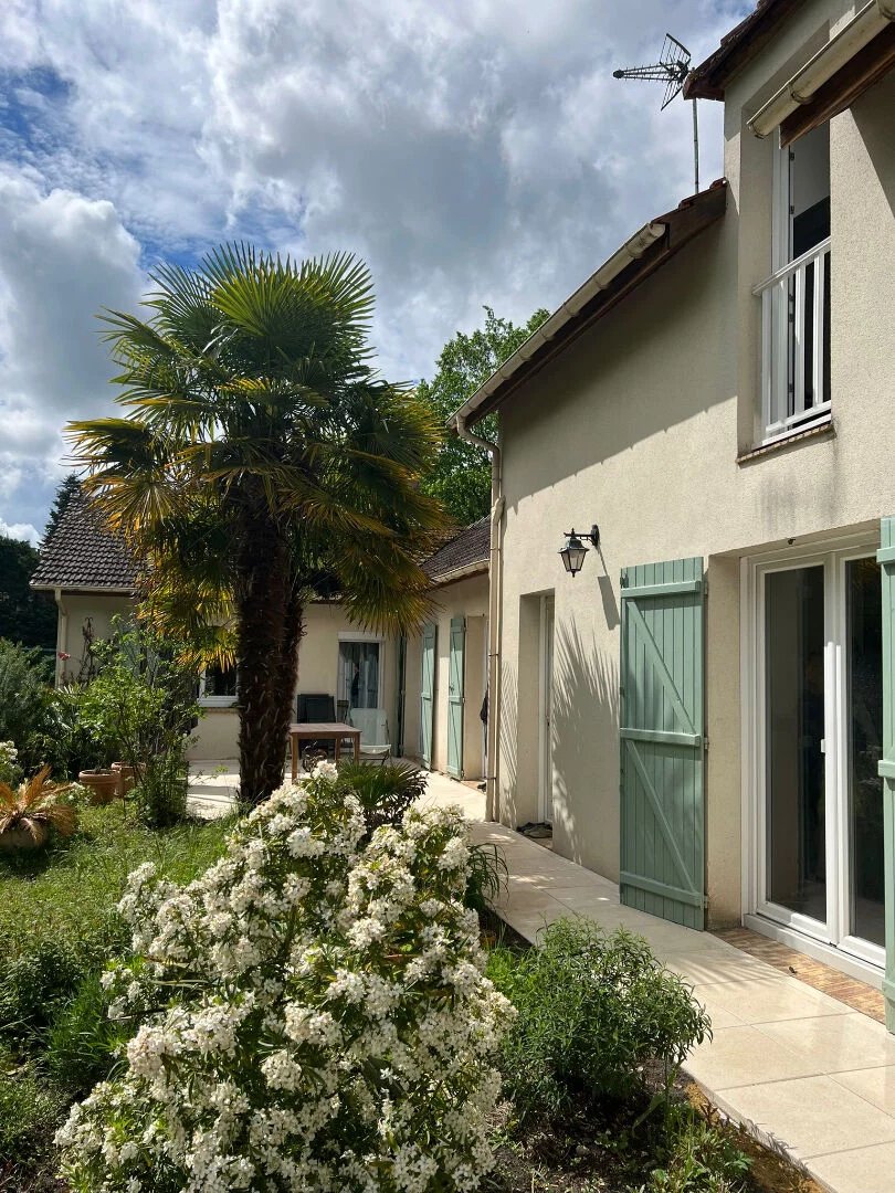 CHEZ COMEBACK Villa Lamorlaye 5 pièces 137.45 m² dans le Domaine du Lys + dépendance de 27 m² environ.