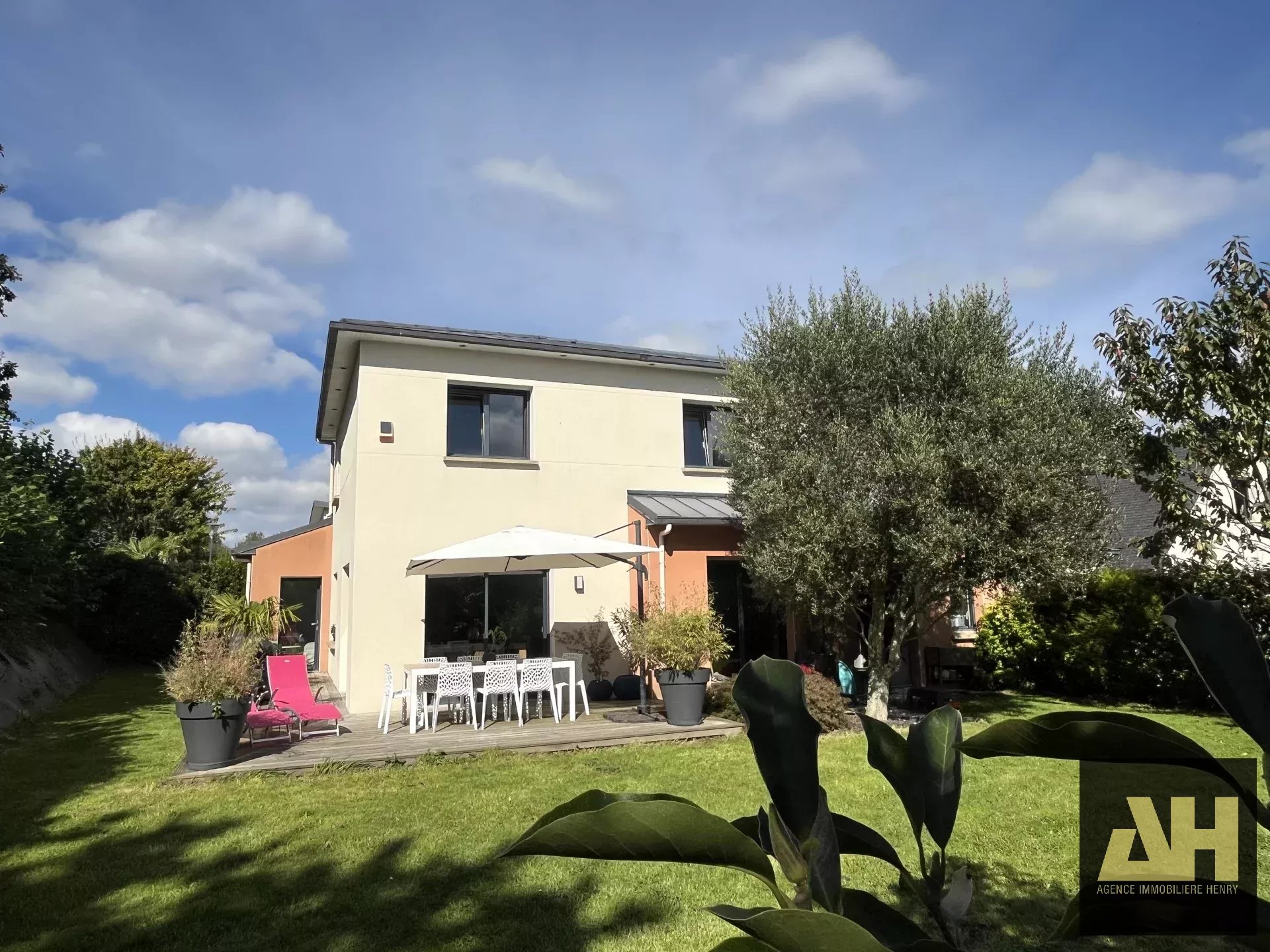 EXCLUSIVITE- LE RELECQ KERHUON - CONTEMPORAINE