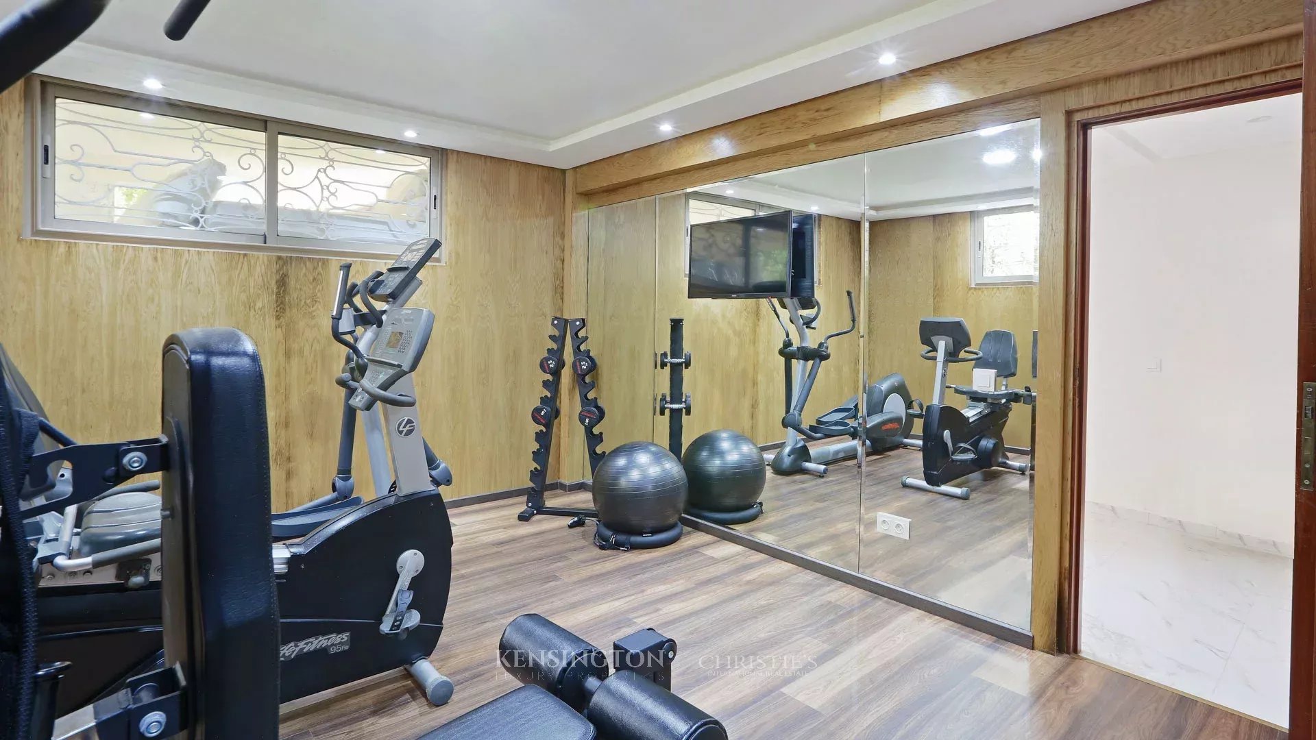 4 Bedroom Villa/Townhouse's Image 29