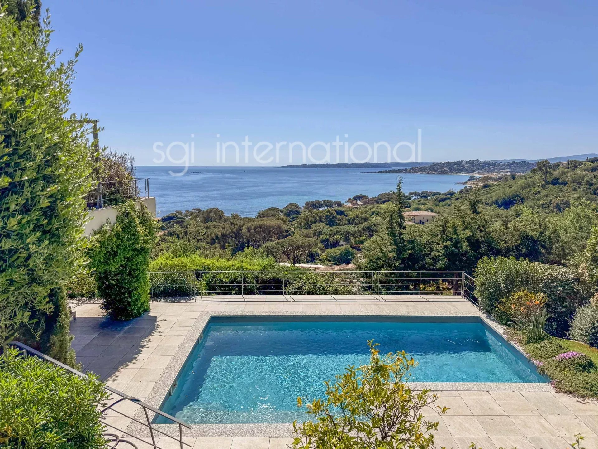 Sainte-Maxime – Moderne Villa mit Panoramablick auf das Meer