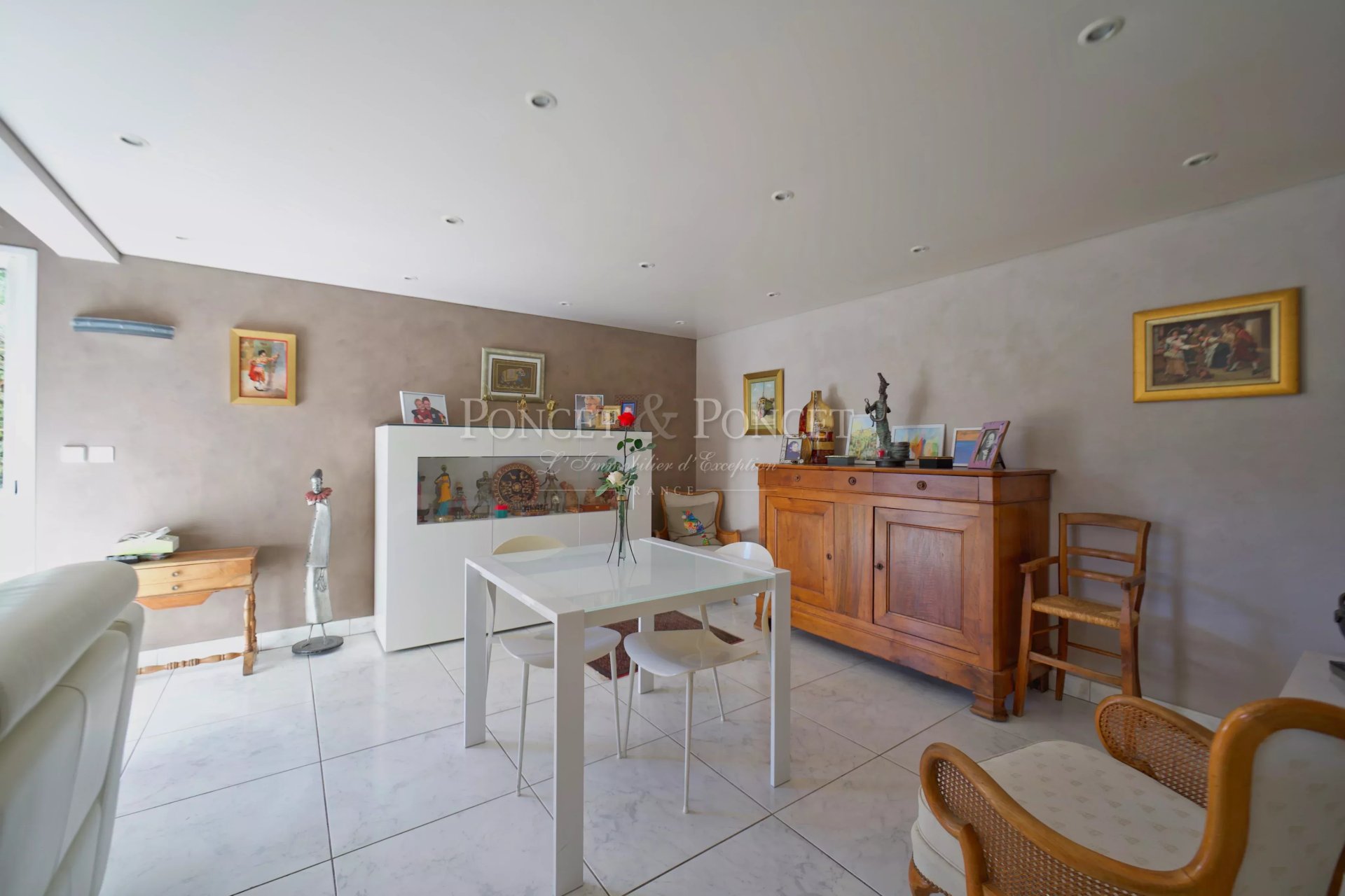 4 Bedroom Villa/Townhouse's Image 6