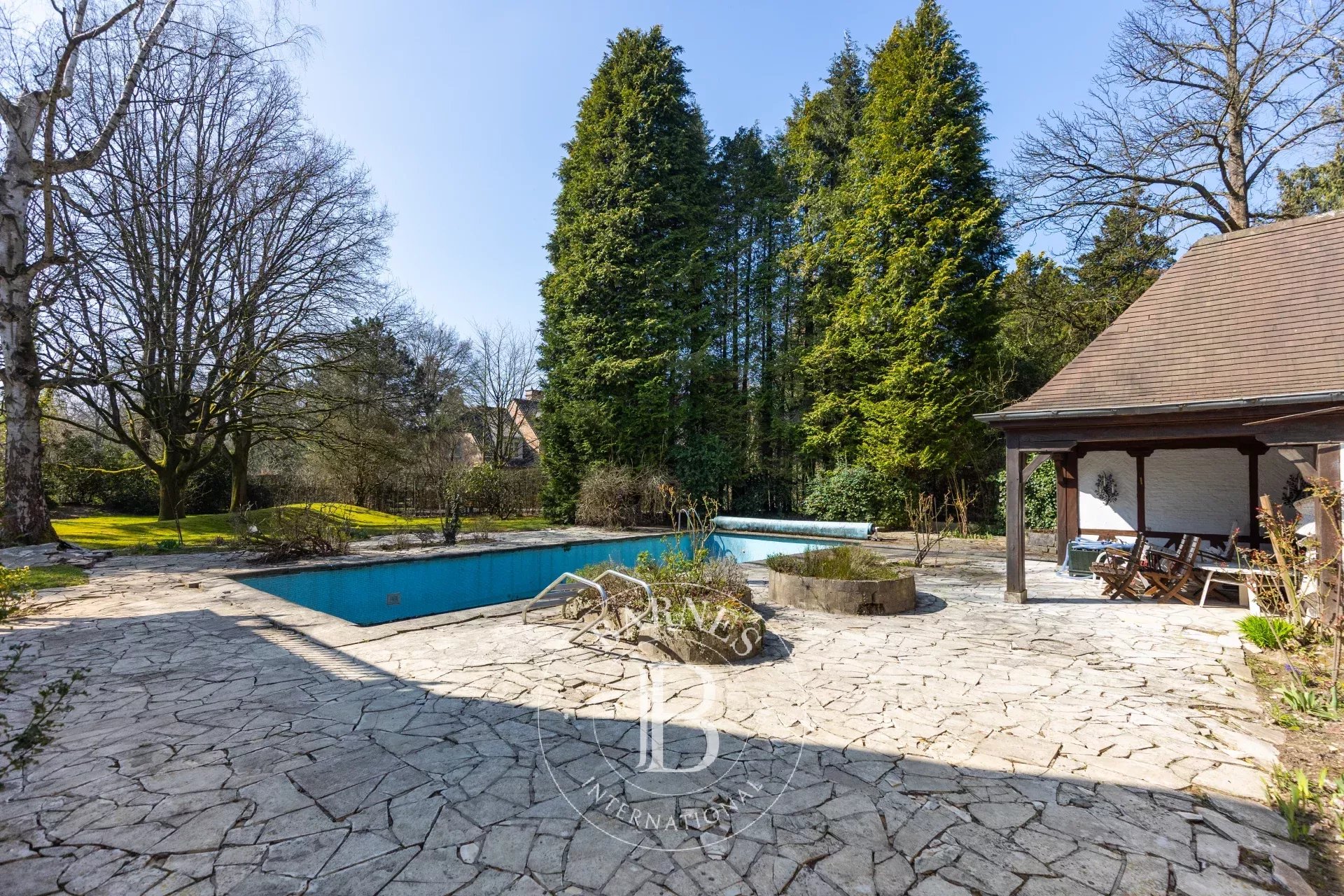 Hoeilaart - Exceptional villa to renovate, close to the Sonian Forest