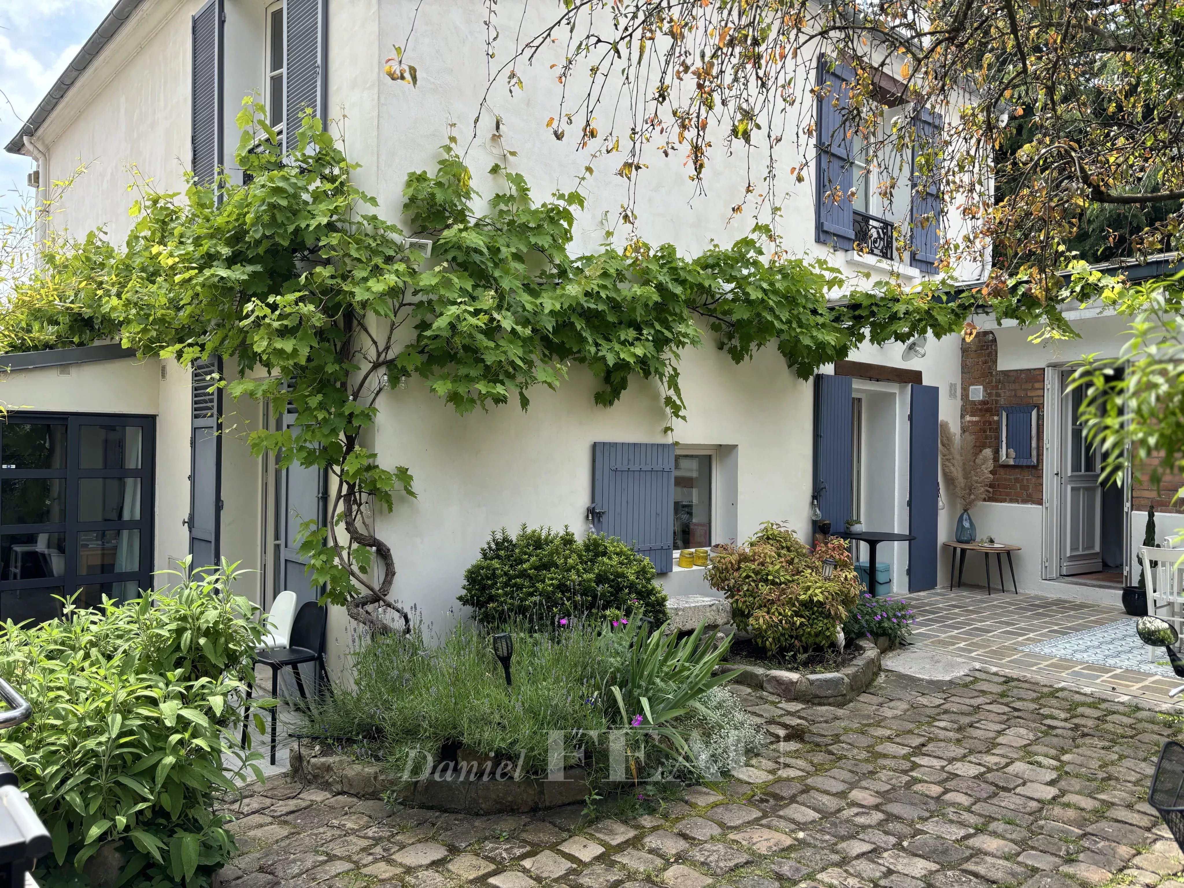 Saint-Germain-en-Laye  -  A 5-bed property