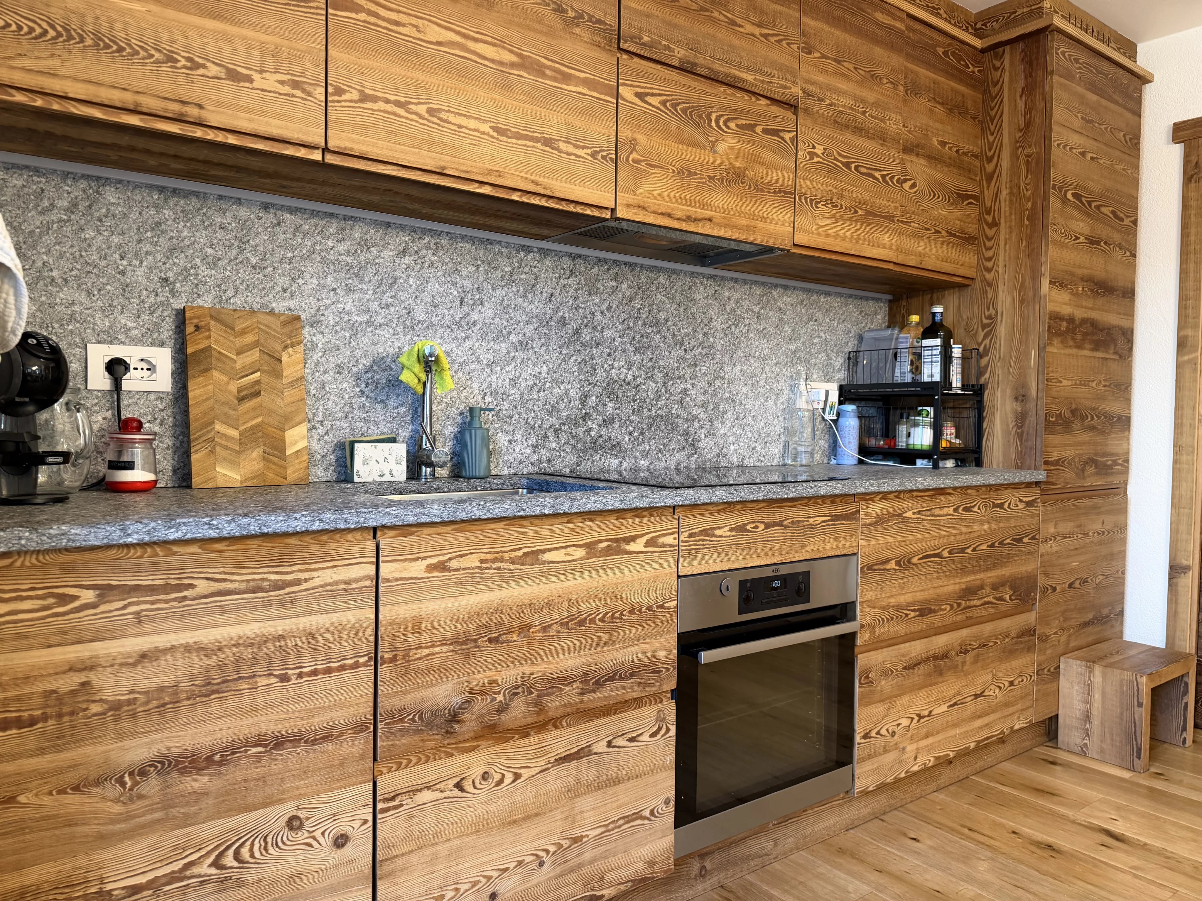 CHARMING FOUR-ROOM APARTMENT OVER TWO LEVELS WITH GARAGE — photo 18