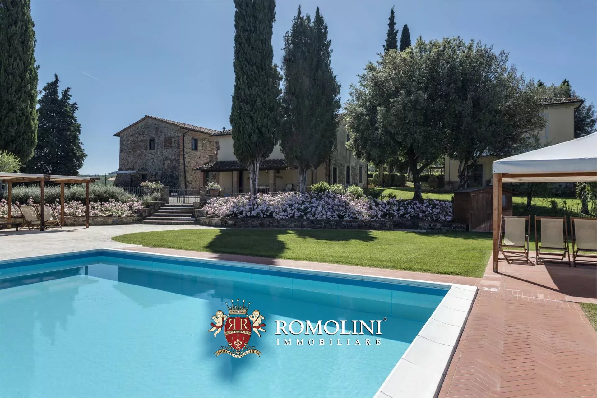 25 Bedroom Vineyard's Image 4