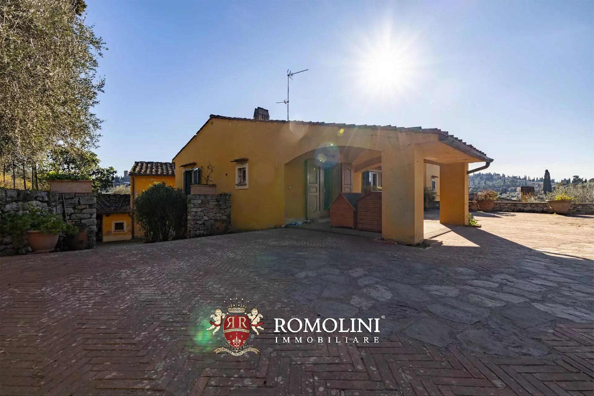 8 Bedroom Villa/Townhouse's Image 17