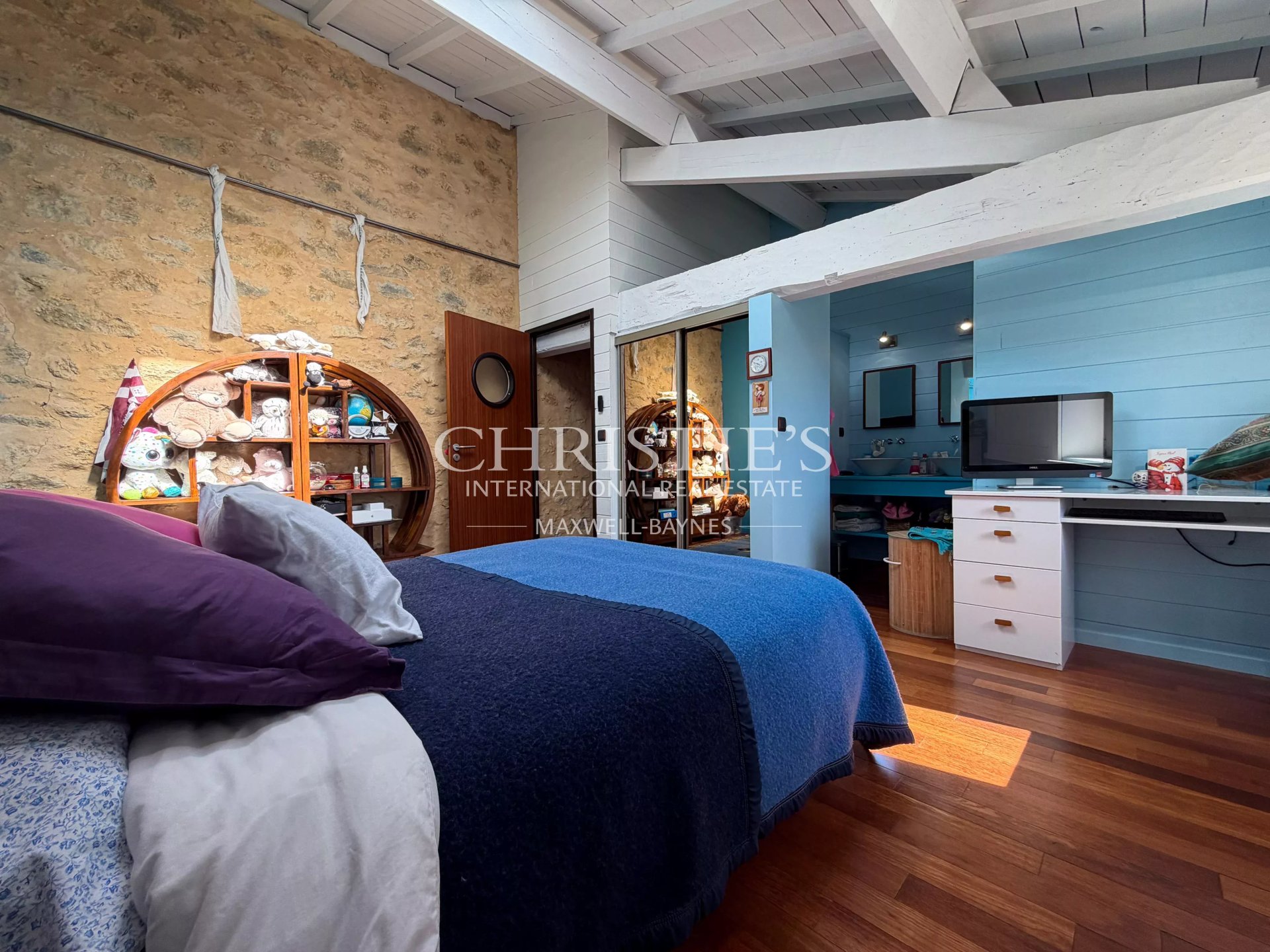 6 Bedroom Villa/Townhouse's Image 24