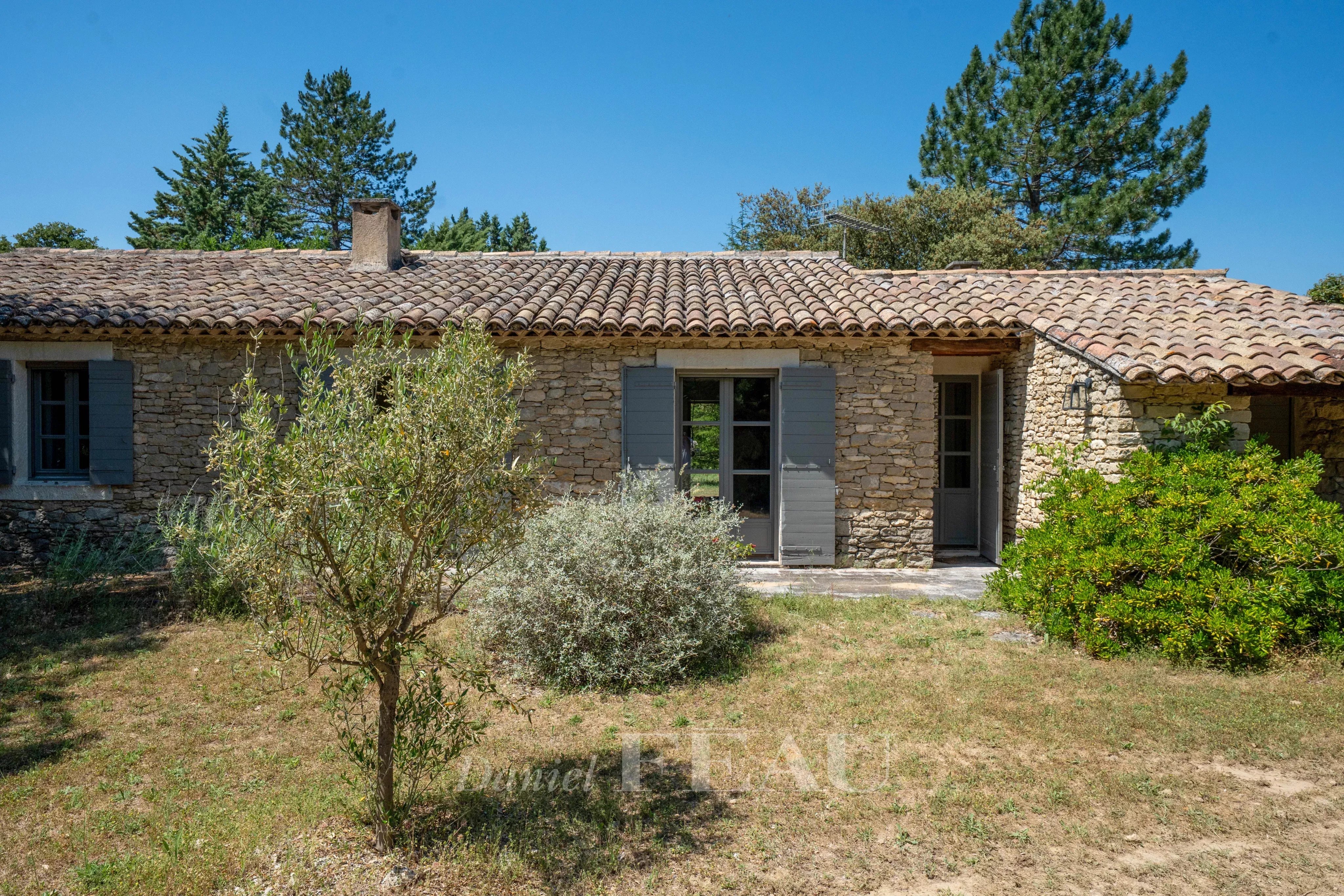 Ménerbes  -  A property in a peaceful environment