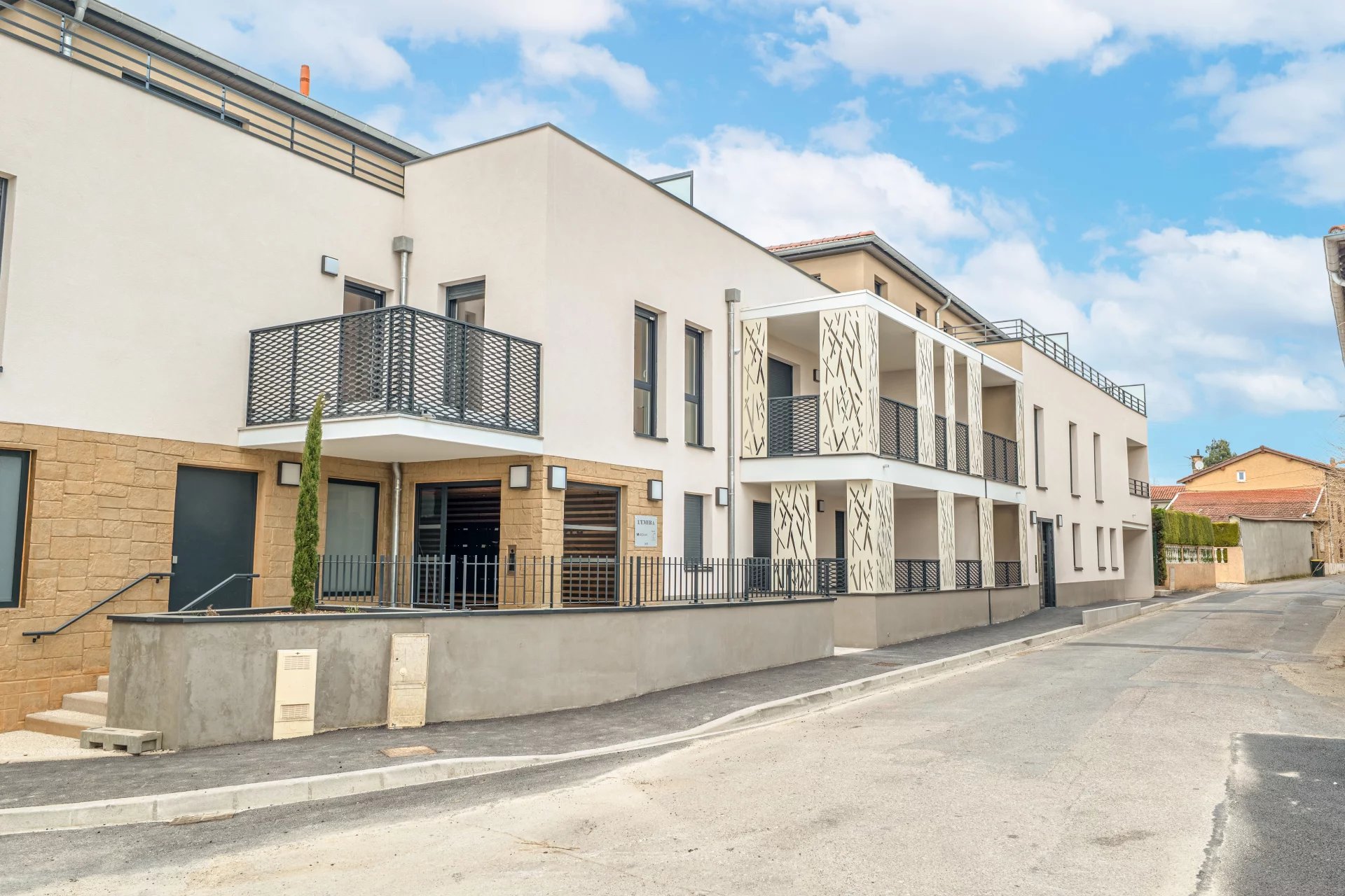 Dardilly - Appartement T2, Loggia et une place de parking