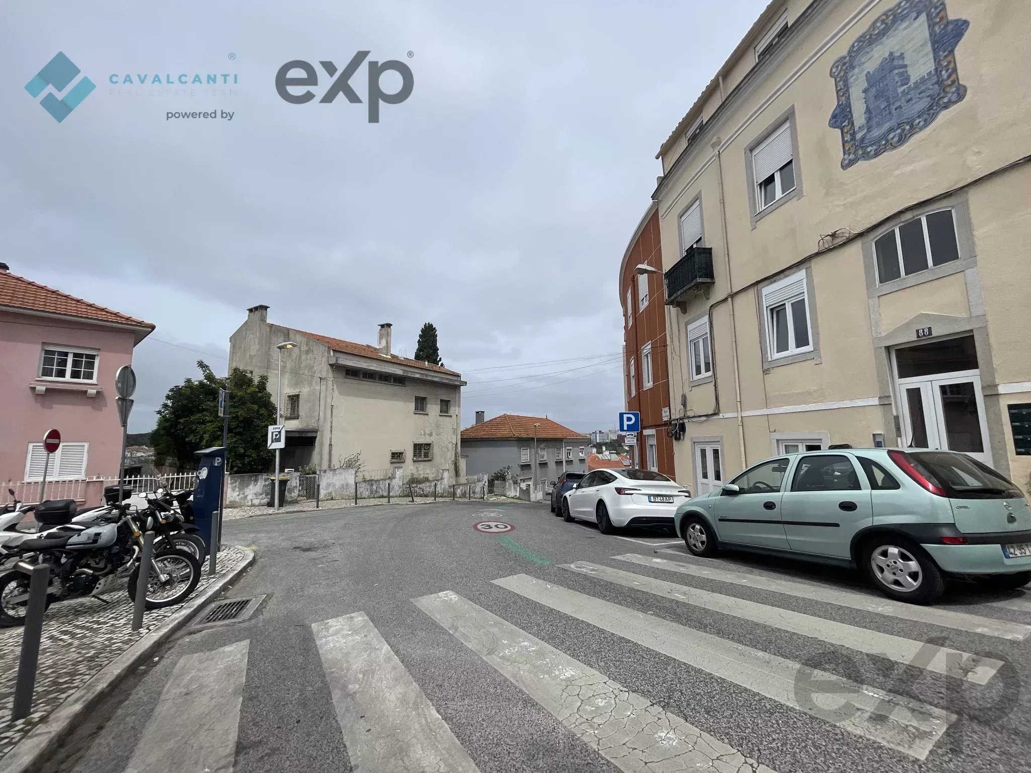 T1 + 1 in Campolide, Lisbon charm and quality of life near the Amoreiras 86914849 image 32