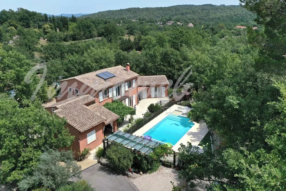 Belle villa de 228 m² avec 6 chambres et studio indépendant