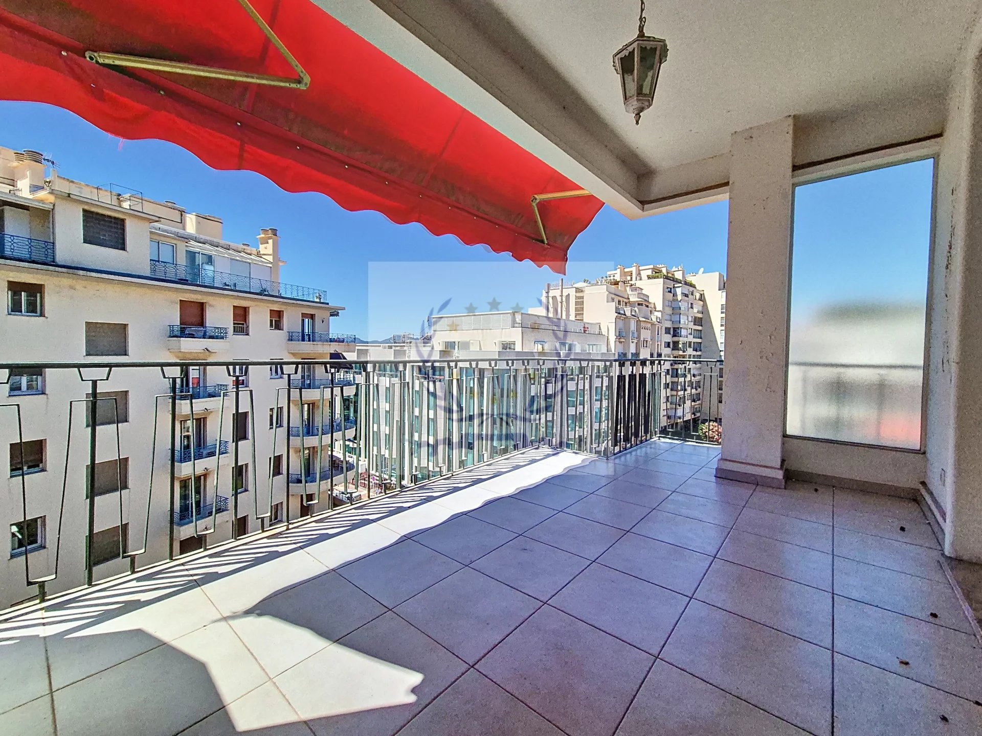 APPARTEMENT T3 - DERNIER ETAGE - 2 PAS DES PLAGES