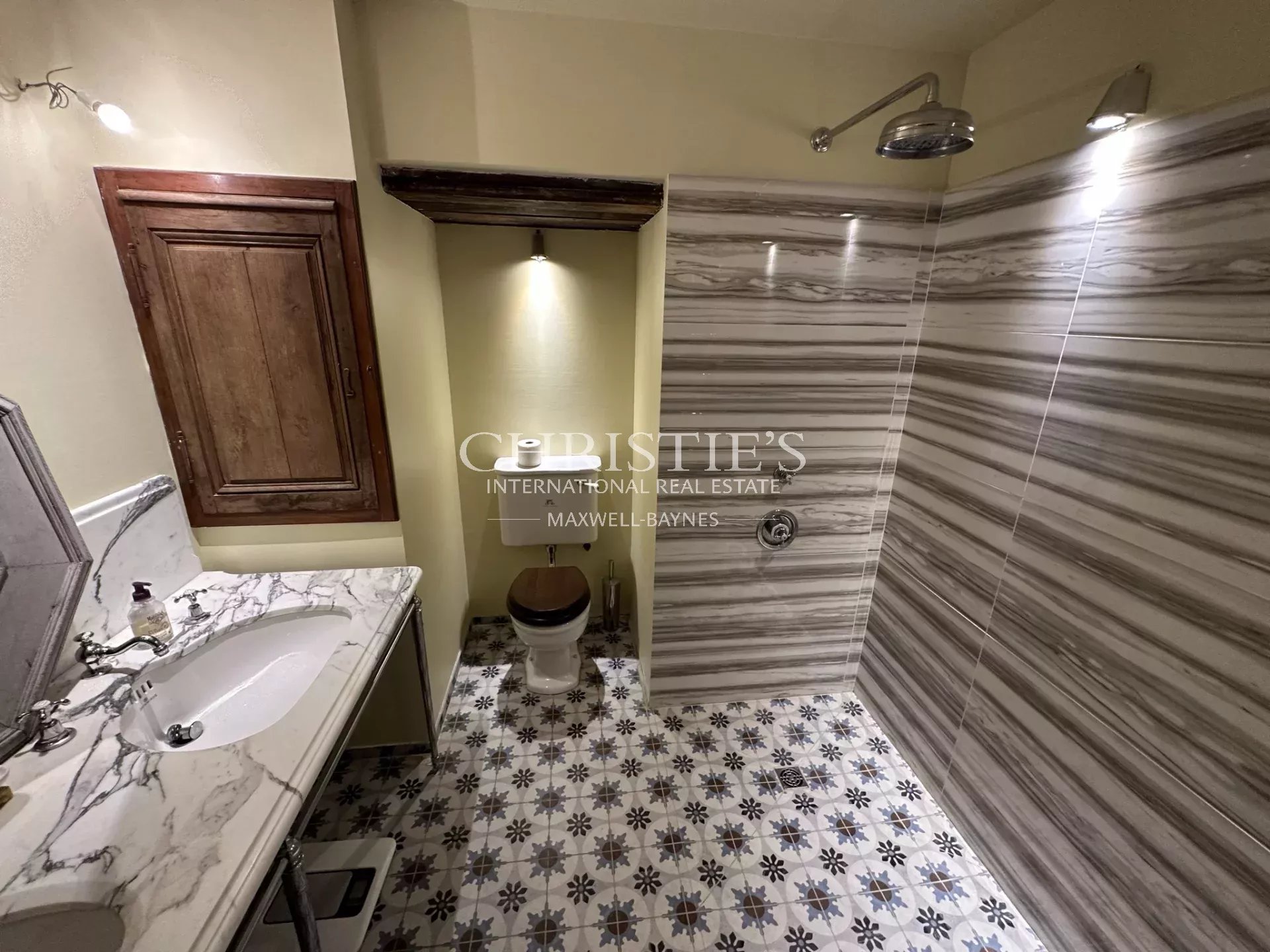 5 Bedroom Chateau's Image 19