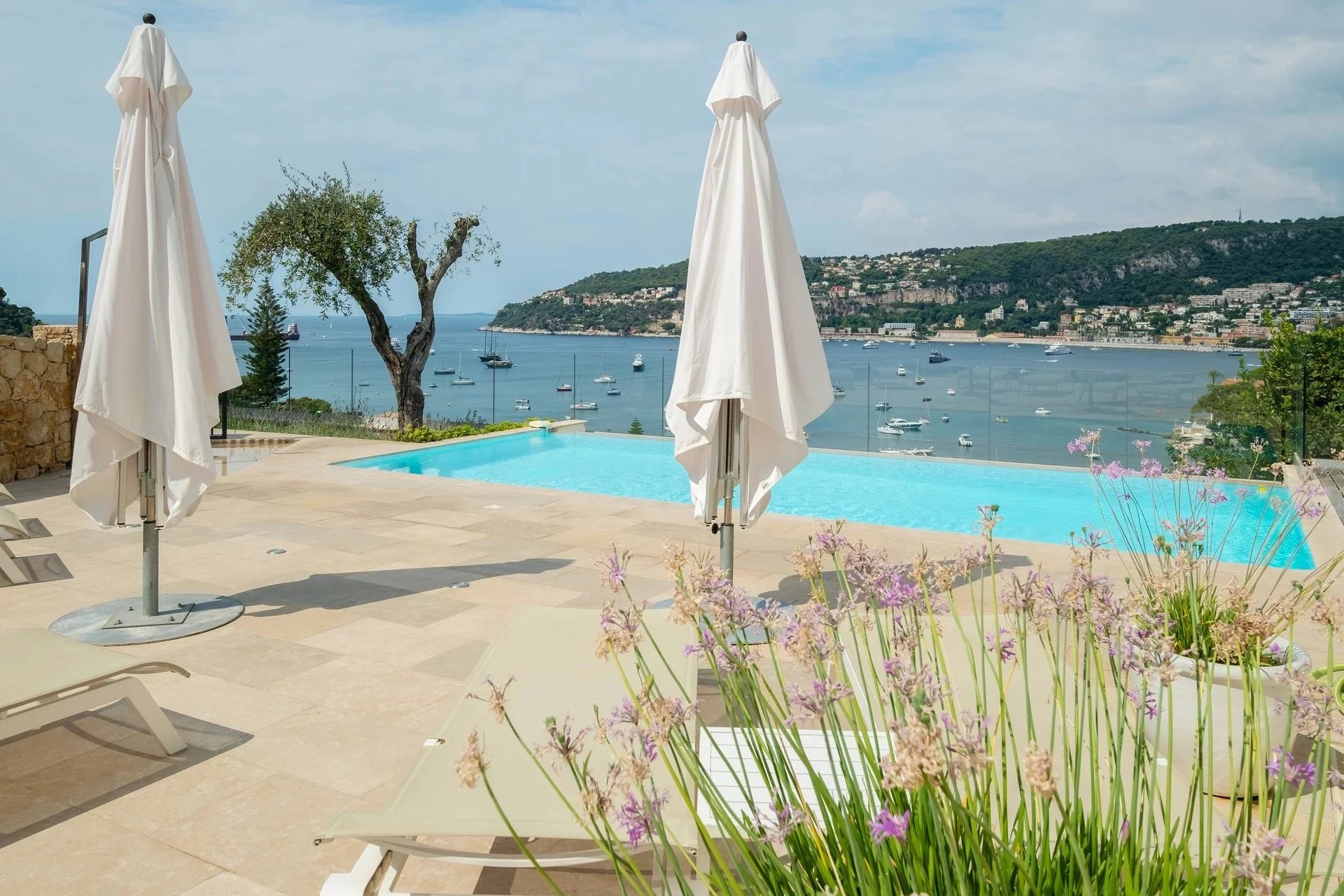 Luxury 4-bedroom with sea-views