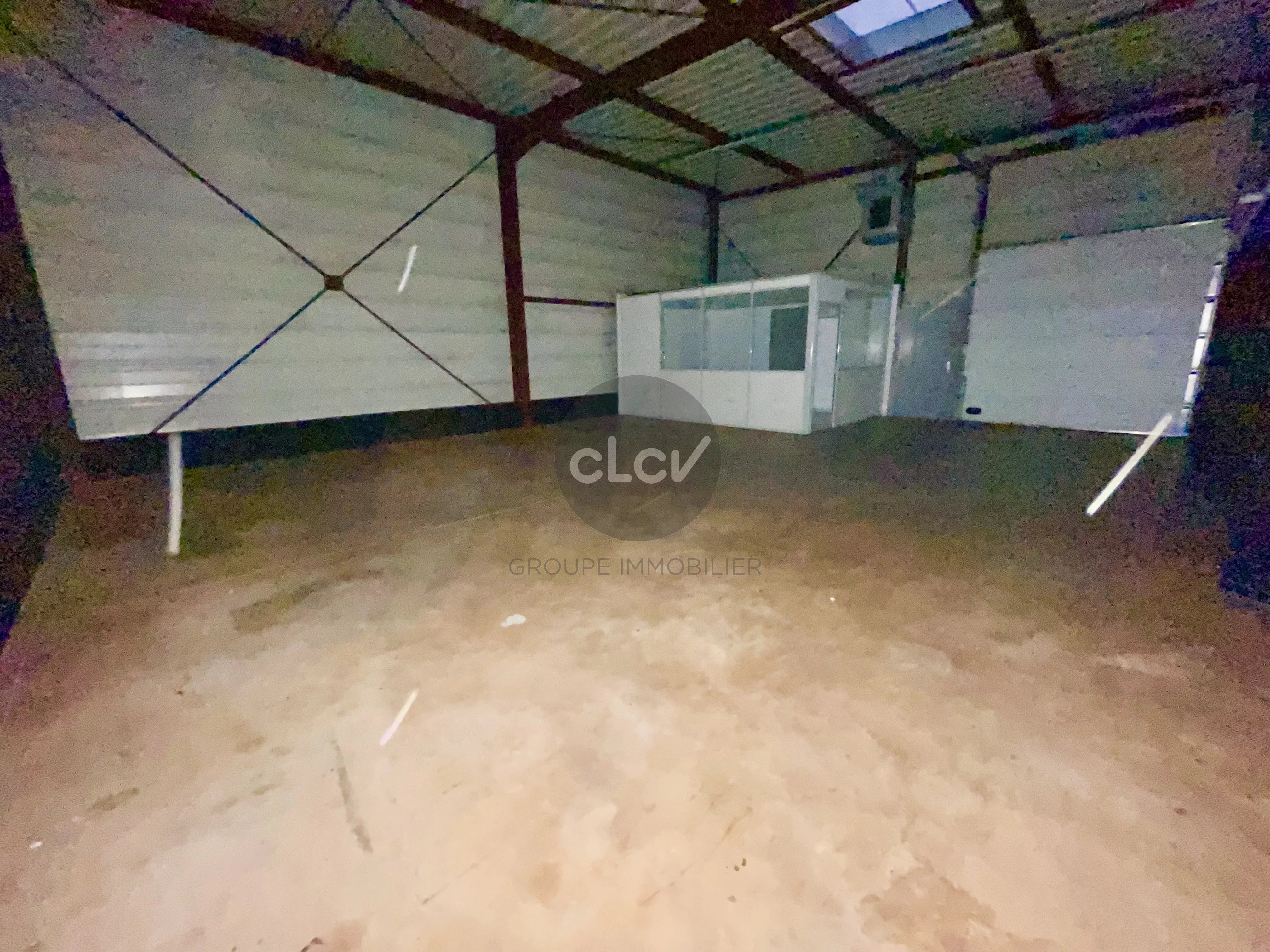 Local 235 m² 69120 VAULX EN VELIN