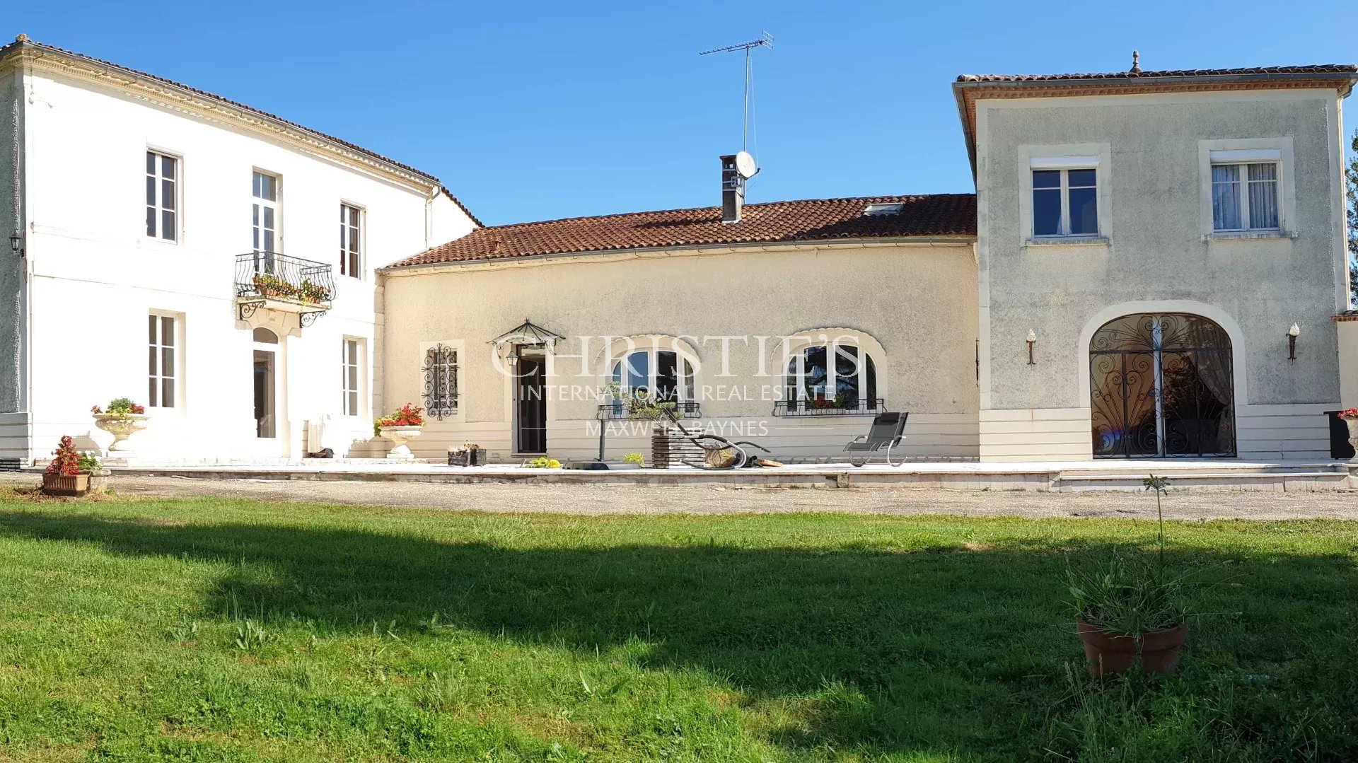7 Bedroom Vineyard's Image 14