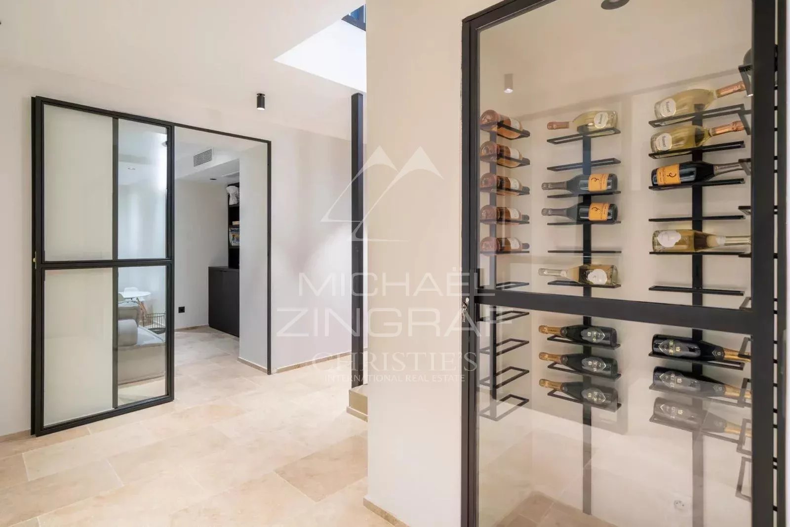 6 Bedroom Villa/Townhouse's Image 8