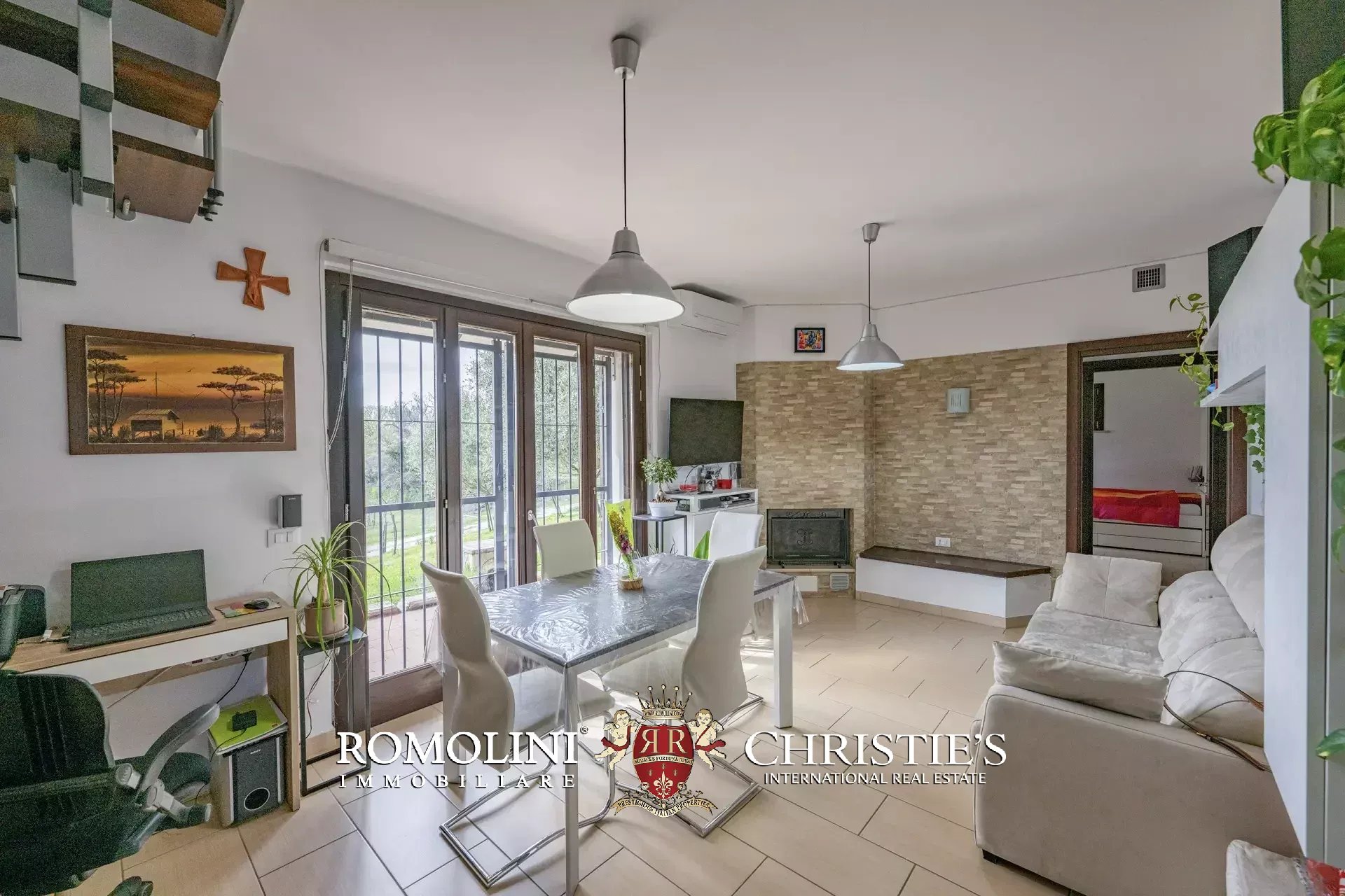 5 Bedroom Vineyard's Image 35