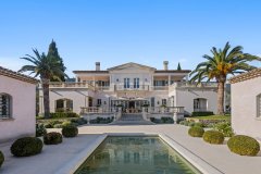 EXCEPTIONAL PROPERTY IN THE HEART OF AN OLIVE GROVE — photo 4 of 7