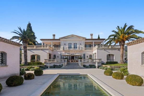 EXCEPTIONAL PROPERTY IN THE HEART OF AN OLIVE GROVE — photo 4