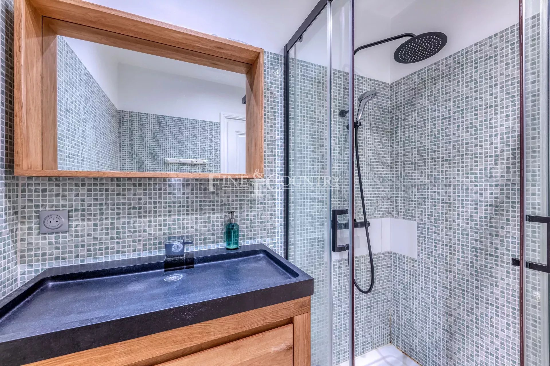 Photo of For sale  Villa in Valbonne - Panoramic view