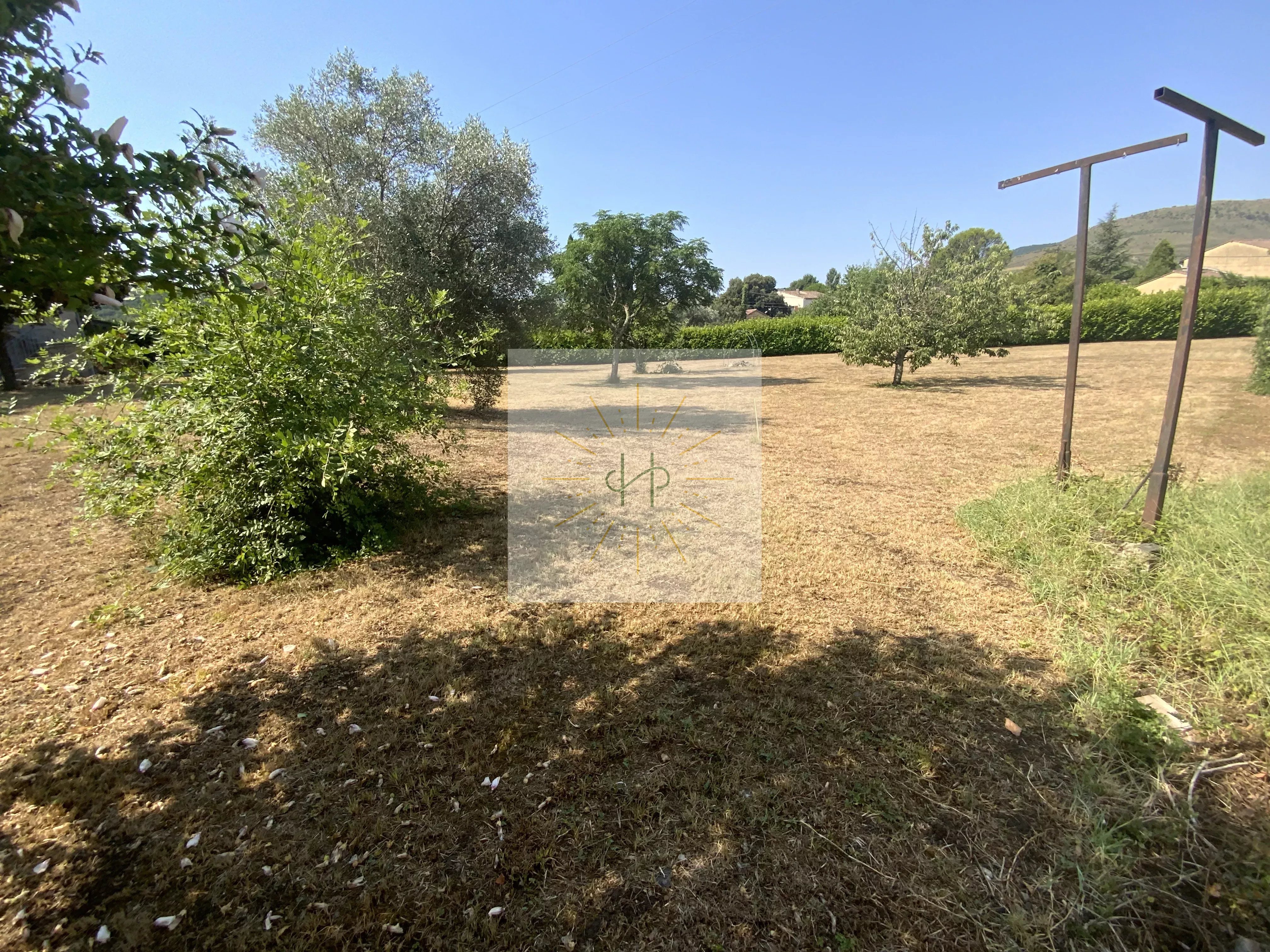 Terrain à bâtir de 881 m² à Alba-la-Romaine