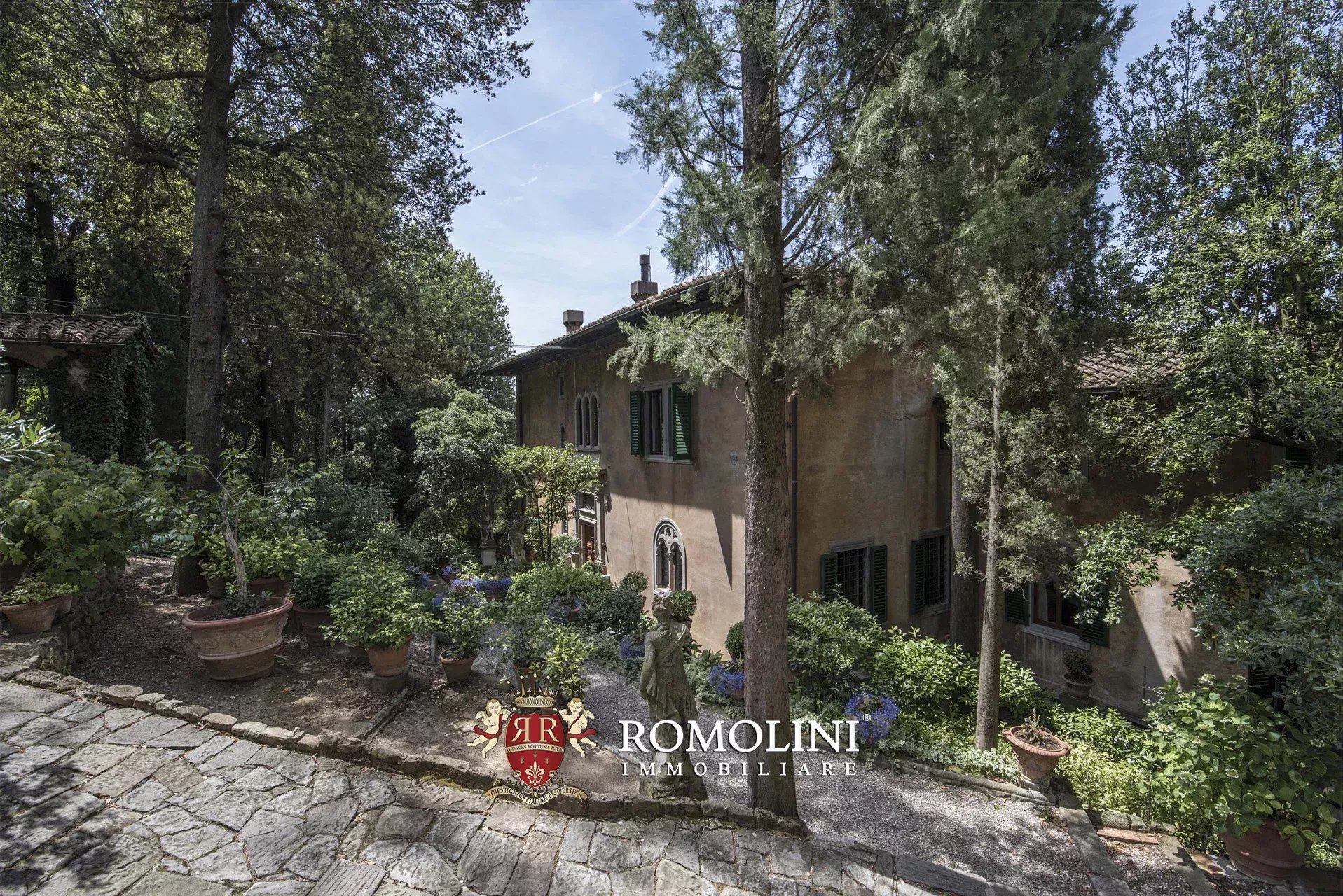 8 Bedroom Villa/Townhouse's Image 8